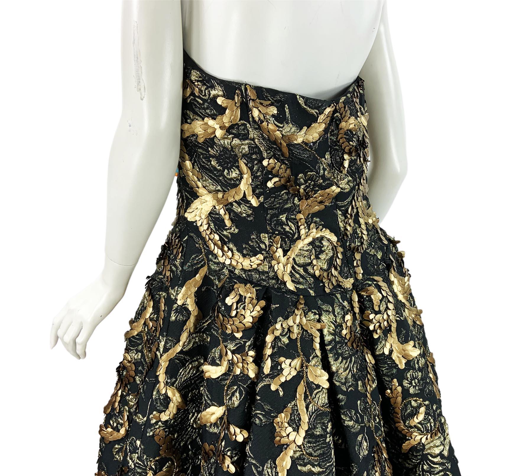 Oscar de la Renta FW 2014 Runway Museum Red Carpet Black Gold Gown Dress L / XL For Sale 9