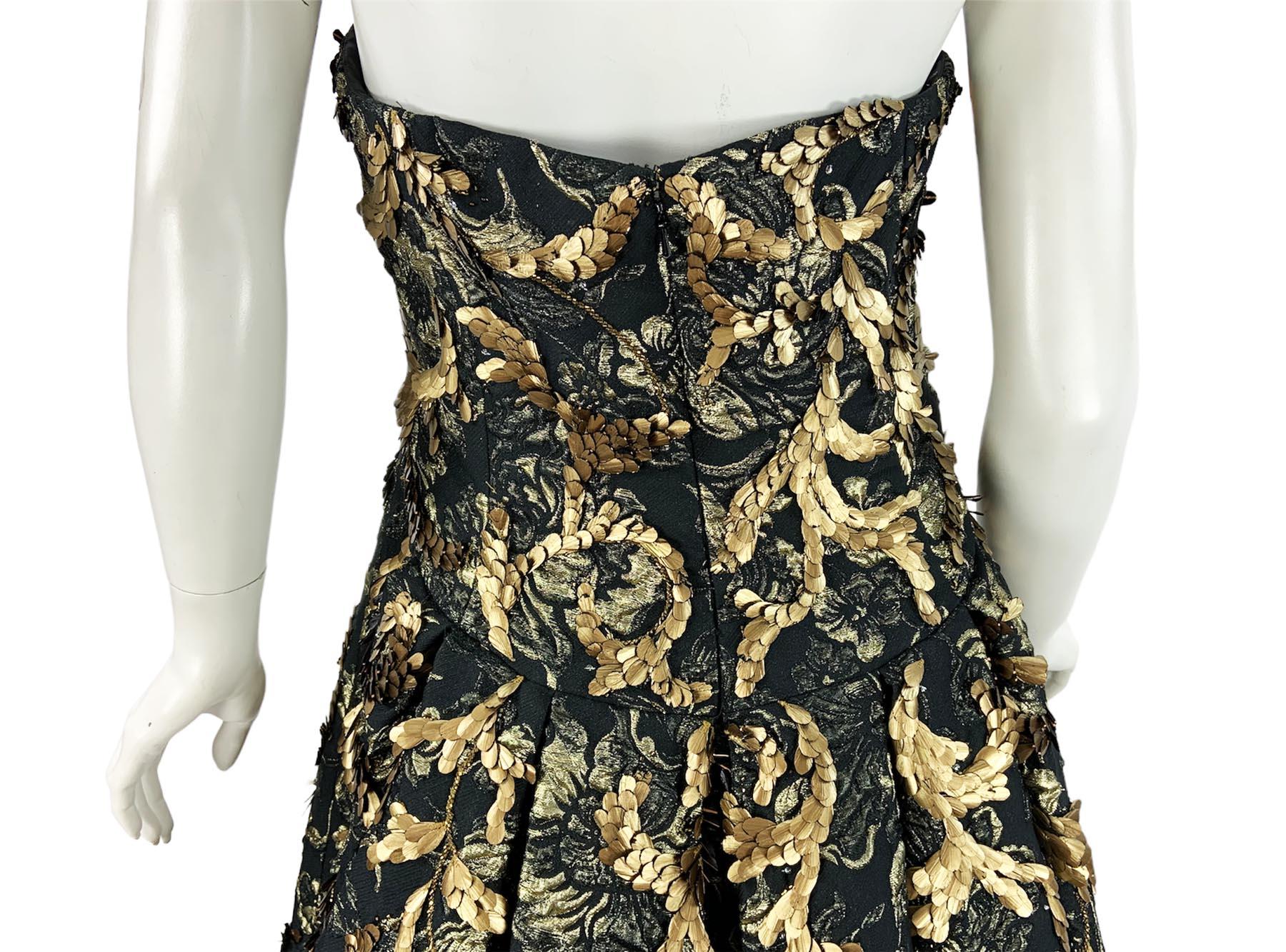 Oscar de la Renta FW 2014 Runway Museum Red Carpet Black Gold Gown Dress L / XL For Sale 11