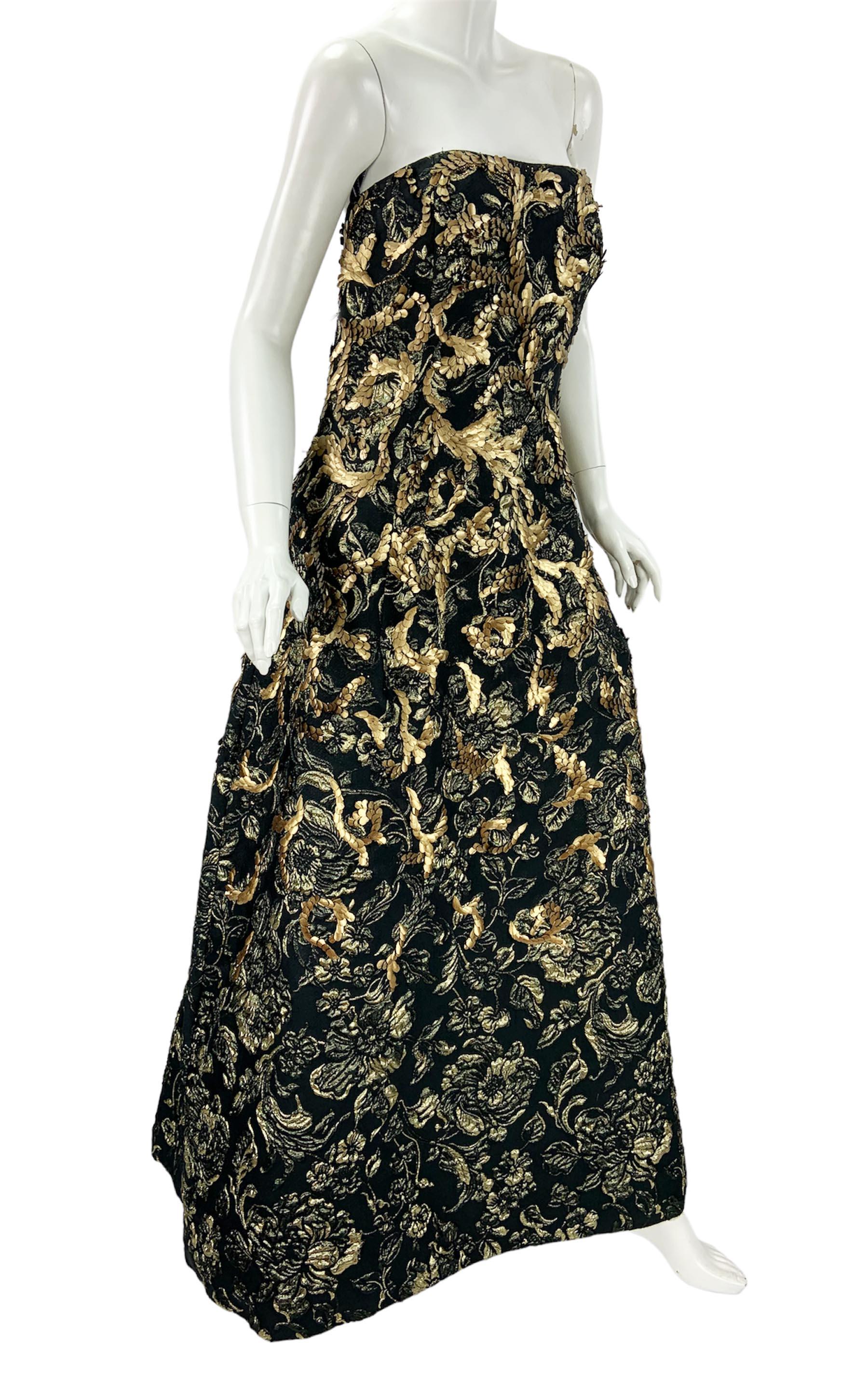 Oscar de la Renta FW 2014 Runway Museum Red Carpet Black Gold Gown Dress L / XL For Sale 2