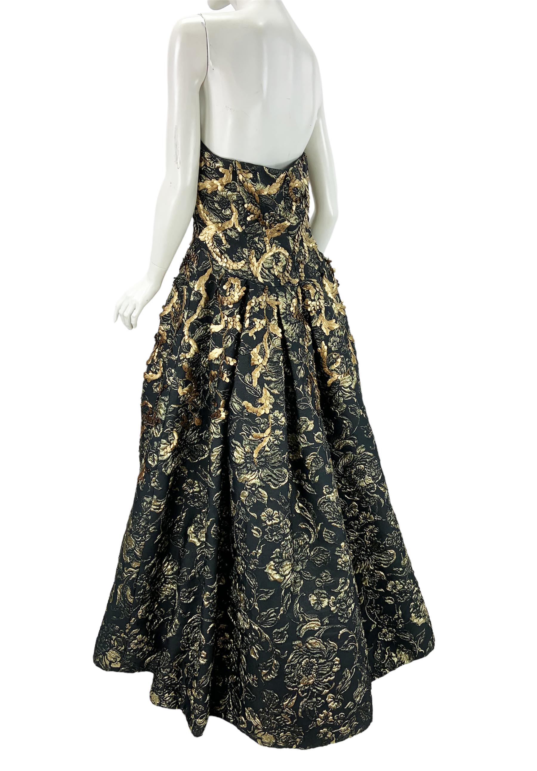 Oscar de la Renta FW 2014 Runway Museum Red Carpet Black Gold Gown Dress L / XL For Sale 4