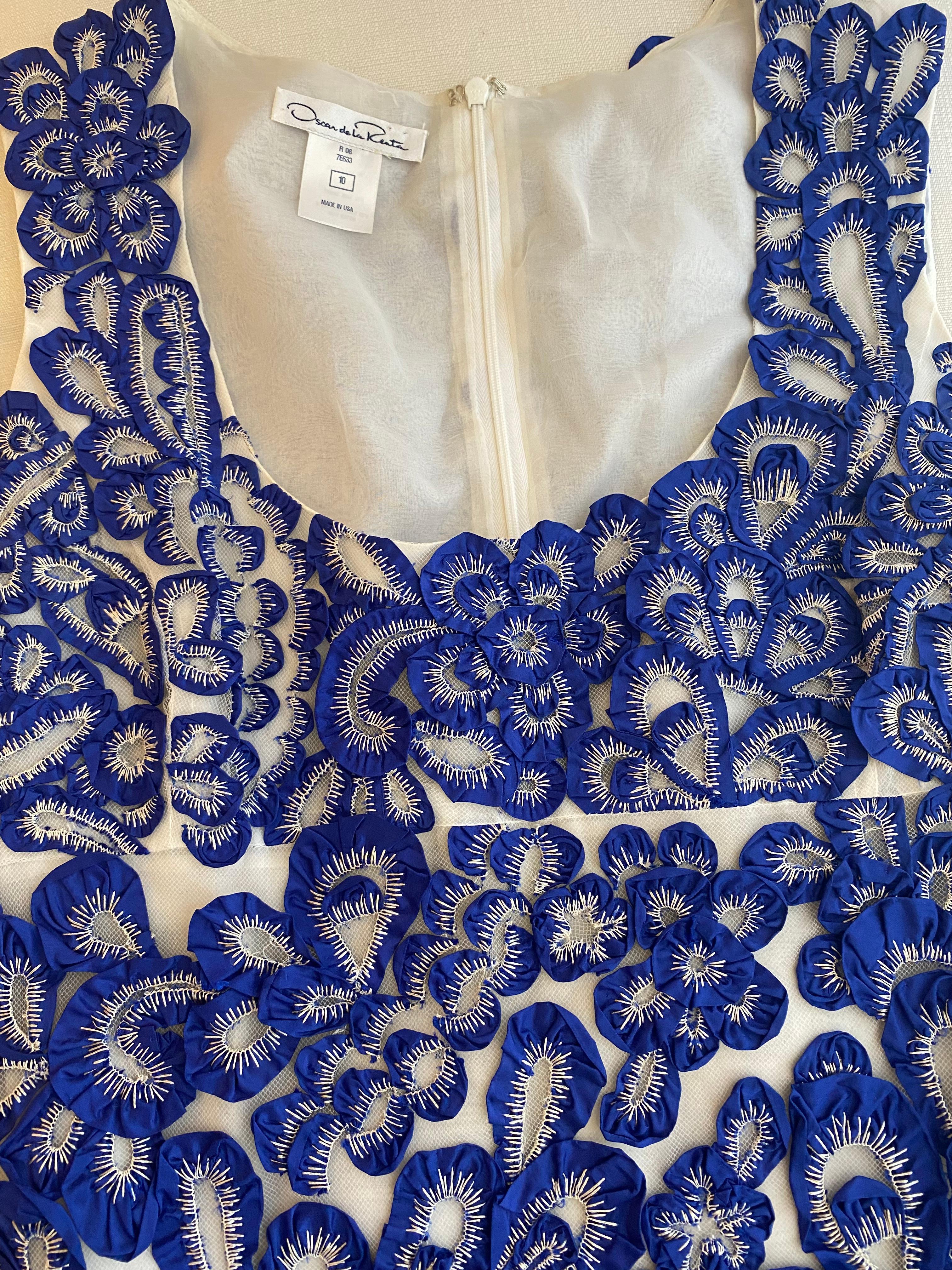 Beautiful Oscar dela renta blue silk soutache ribbon flower appliqué sleeves cocktail dress.
Marked size 10
Measurement: Bust: 36” / Waist: 38”/ Hip: 40”/ Dress length: 39”
Dress is in excellent condition.
