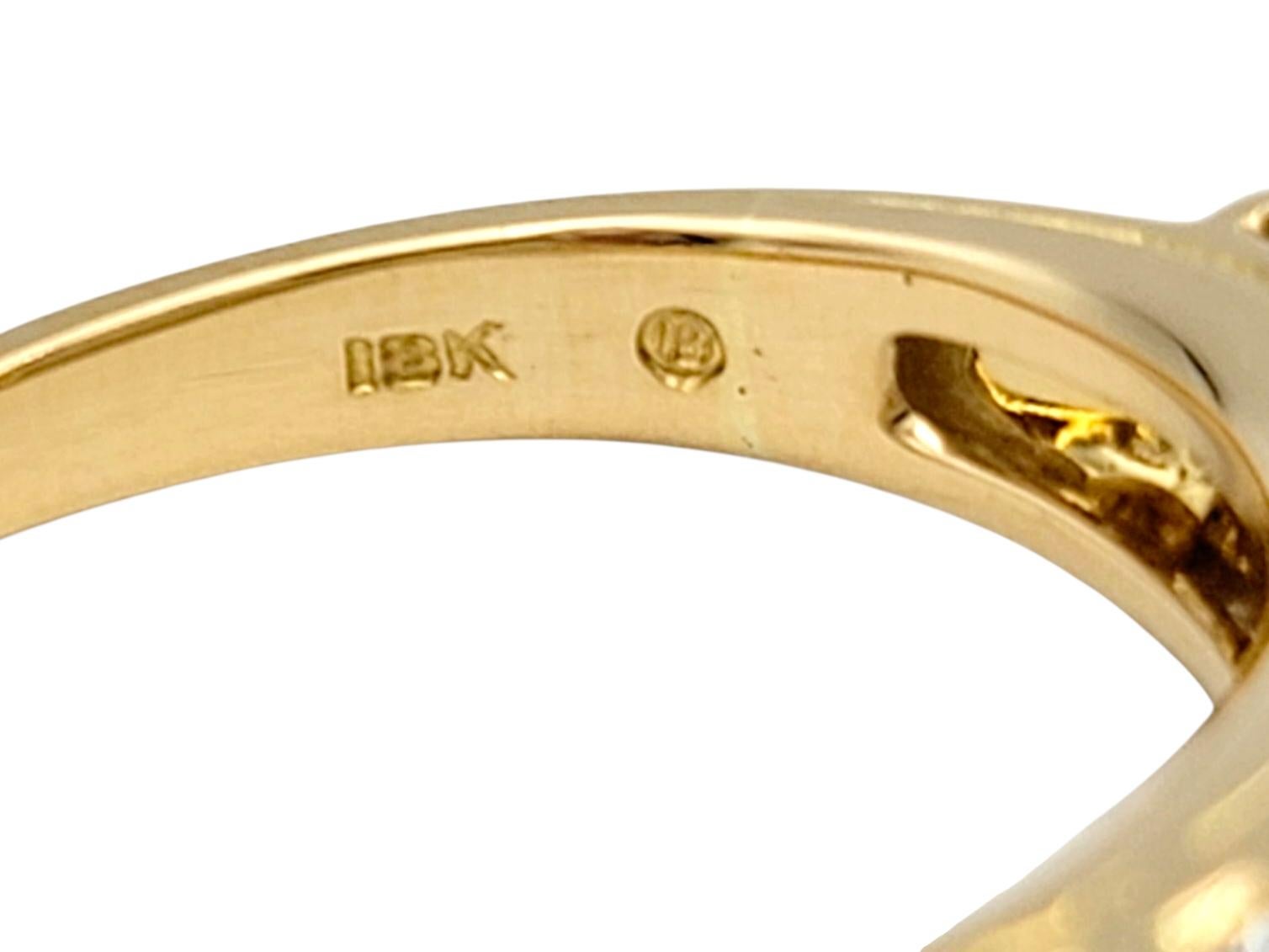 Anillo graduado de tres filas de pavé de diamantes Oscar Hayman en oro amarillo de 18 quilates en Bueno estado para la venta en Scottsdale, AZ