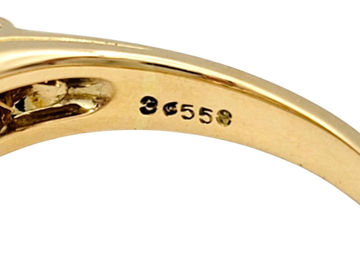 De las mujeres Anillo graduado de tres filas de pavé de diamantes Oscar Hayman en oro amarillo de 18 quilates en venta