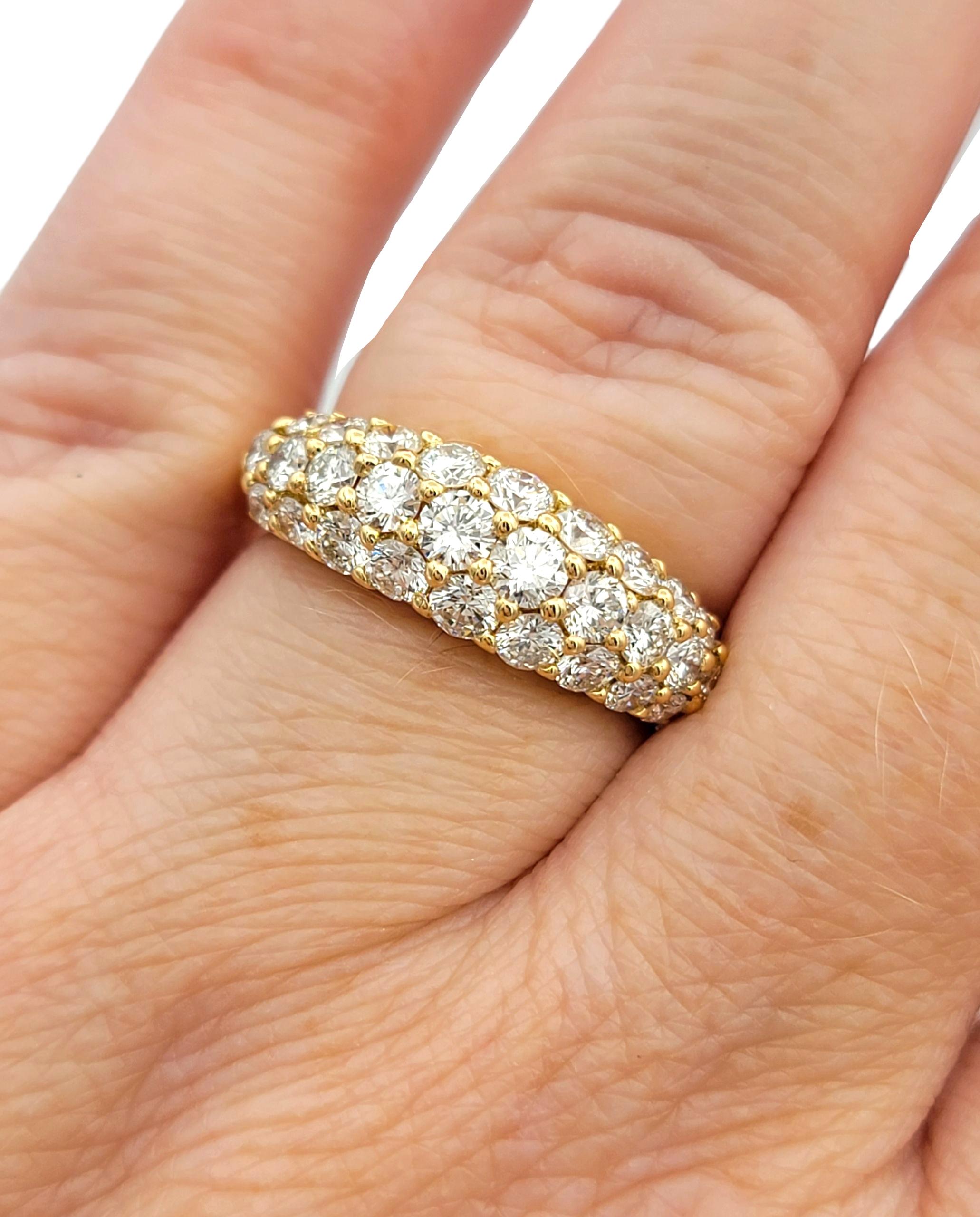 Anillo graduado de tres filas de pavé de diamantes Oscar Hayman en oro amarillo de 18 quilates en venta 2