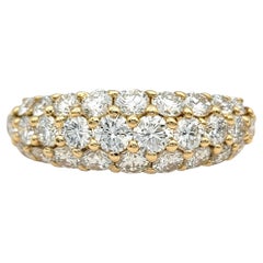Anillo graduado de tres filas de pavé de diamantes Oscar Hayman en oro amarillo de 18 quilates