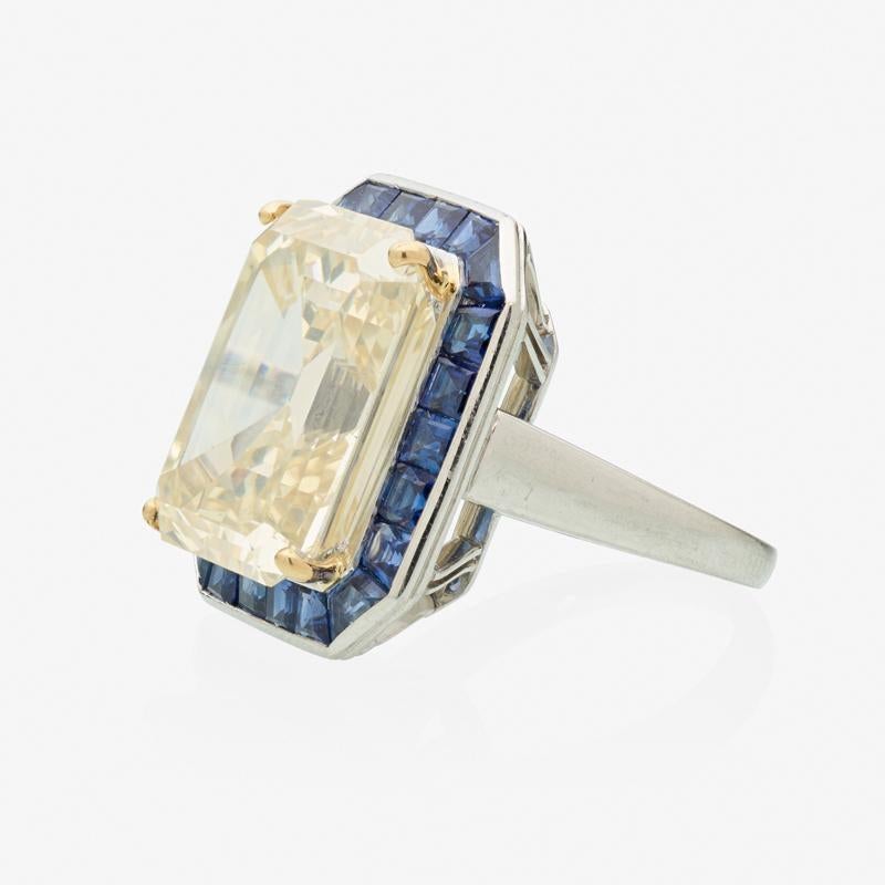 Designer :
OSCAR HEYMAN


Titre :
Oscar Heyman 17.35 Carat Emerald Cut Diamond Flyb-SI1 18 Karat White Gold Cocktail Ring


Le style :
Cocktail


Métal :
Or blanc 18 carats


Pierre précieuse 1 :
5.36 Carat Saph


Nombre de pierres :
22


Pierre