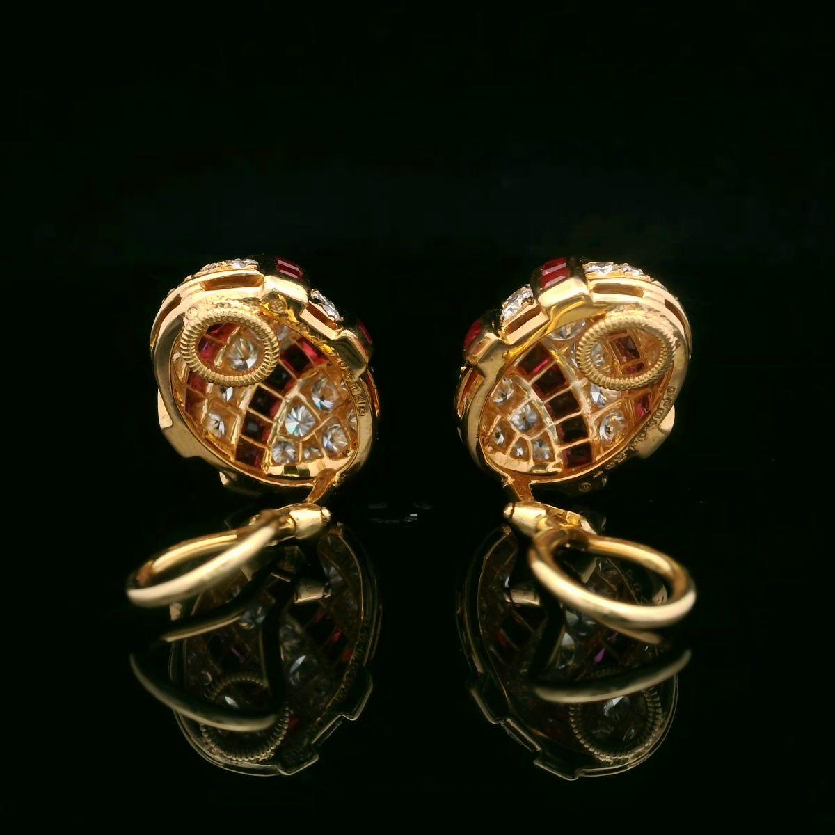 Contemporaneo Oscar Heyman Orecchini a clip in oro 18 carati con rubino e diamante rotondo in vendita