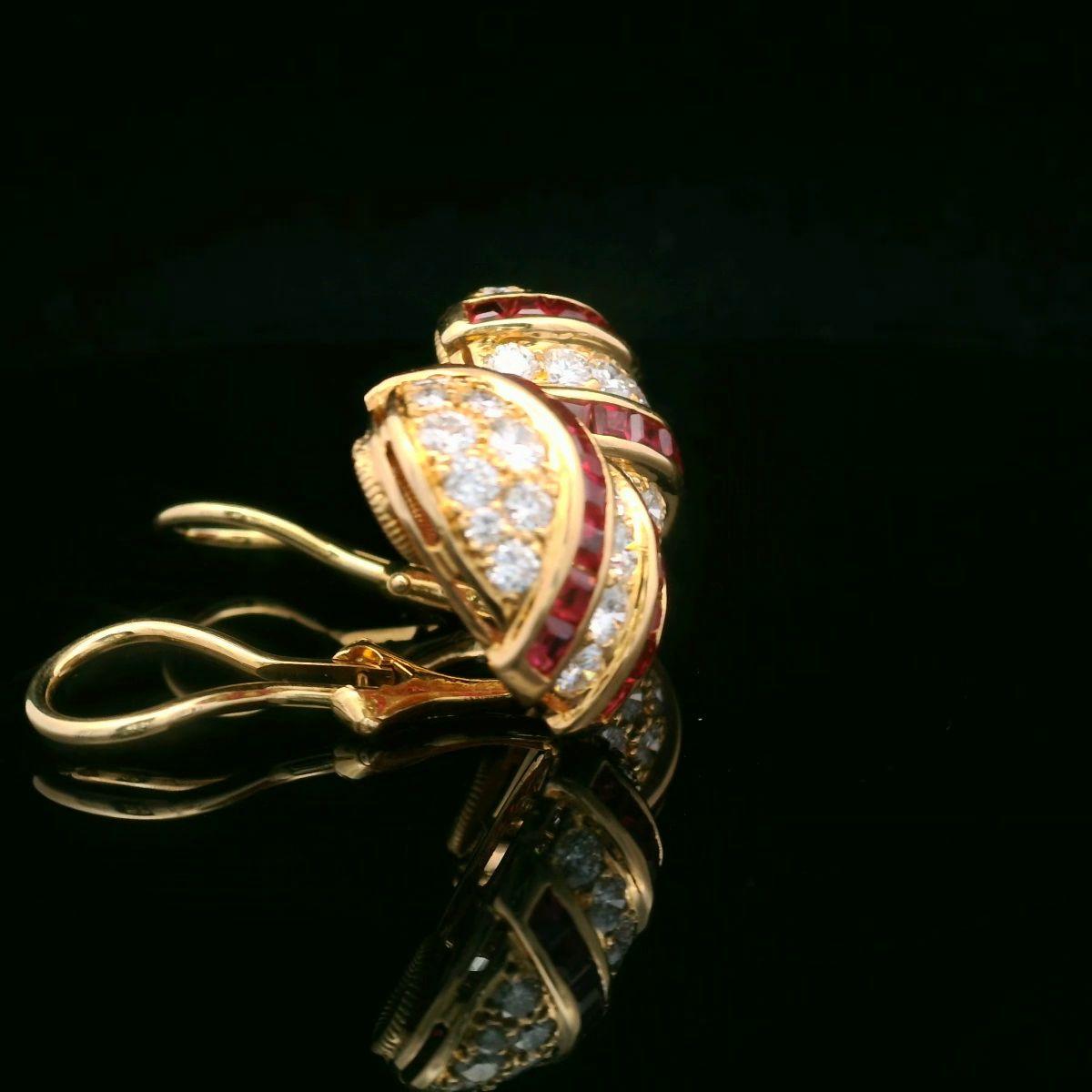 Oscar Heyman Orecchini a clip in oro 18 carati con rubino e diamante rotondo In condizioni Nuovo in vendita a New York City, NY