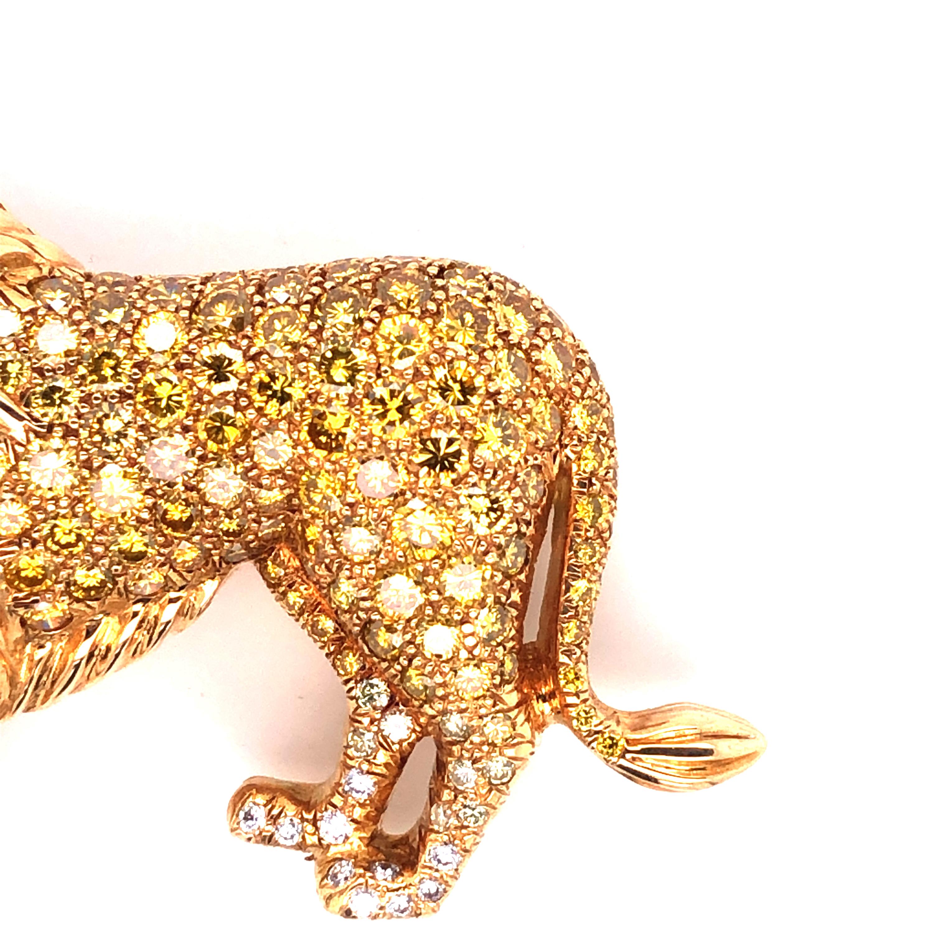 Round Cut Oscar Heyman 18k Gold & Fancy Yellow Diamond 'Prowling Lion' Brooch For Sale