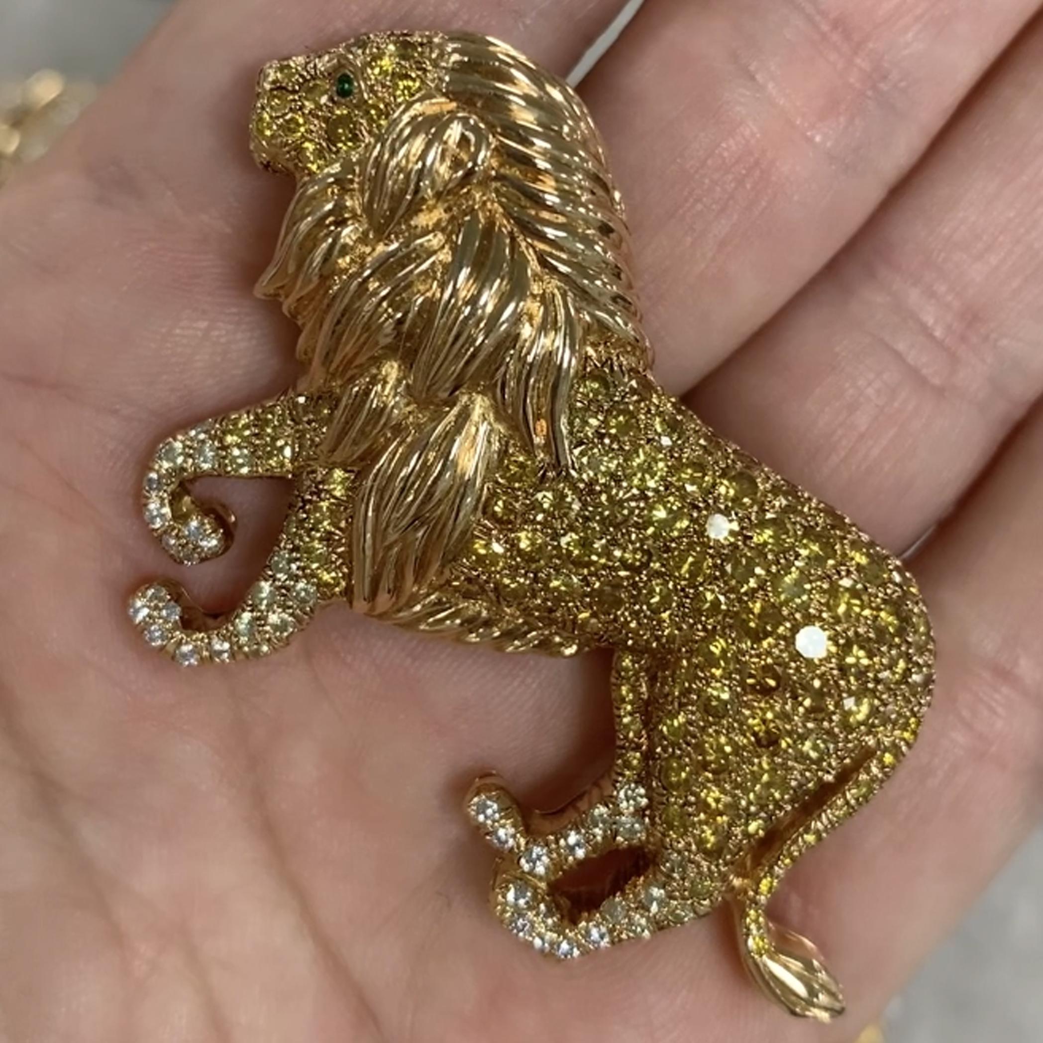 Women's or Men's Oscar Heyman 18k Gold & Fancy Yellow Diamond 'Prowling Lion' Brooch For Sale