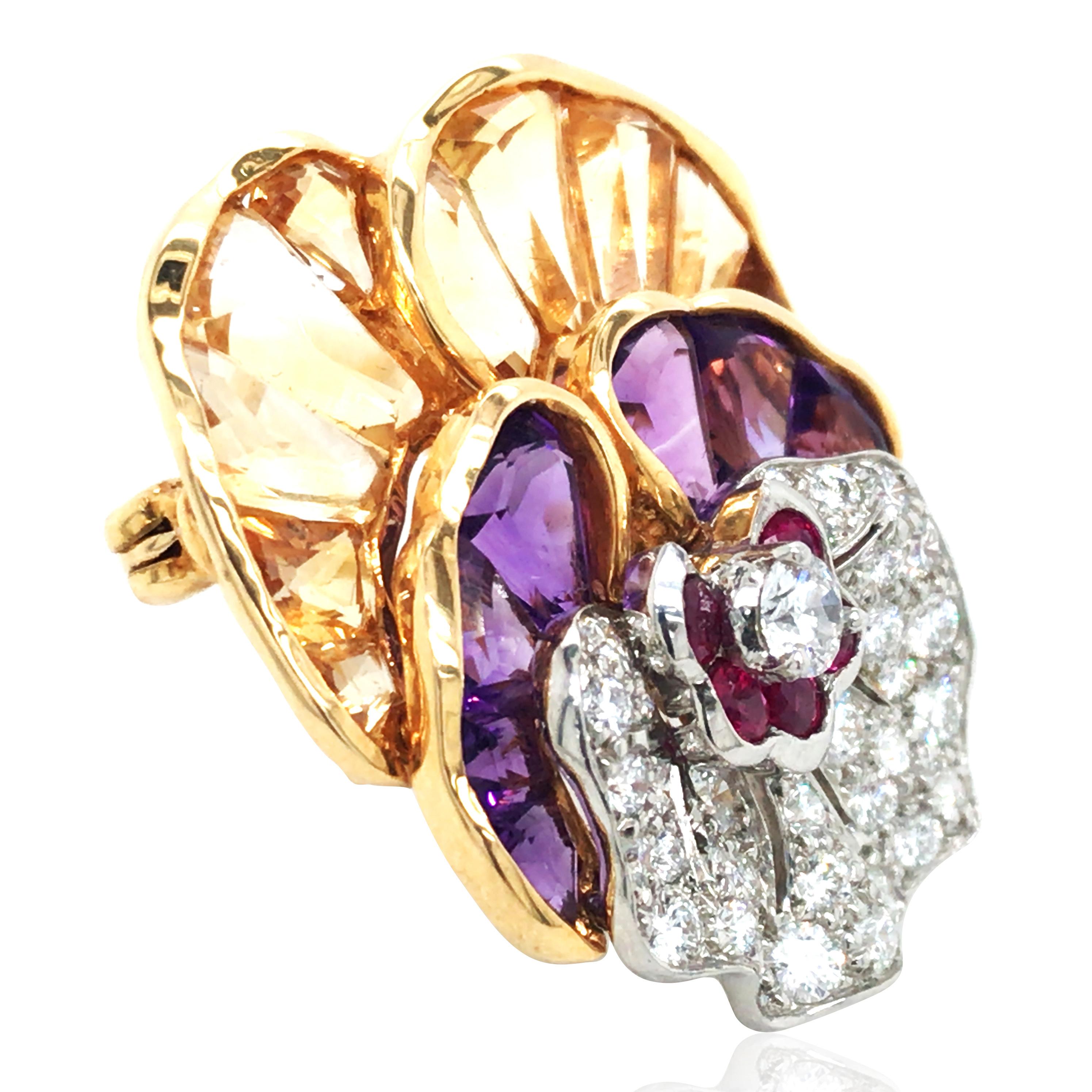 This Oscar Heyman classic pansy brooch showcases exquisite gemstone cutting and setting craftsmanship, perfectly recreating the lifelike beauty of a pansy flower. The brooch features approximately 0.79ct of diamonds, 0.34ct of rubies, along with 9