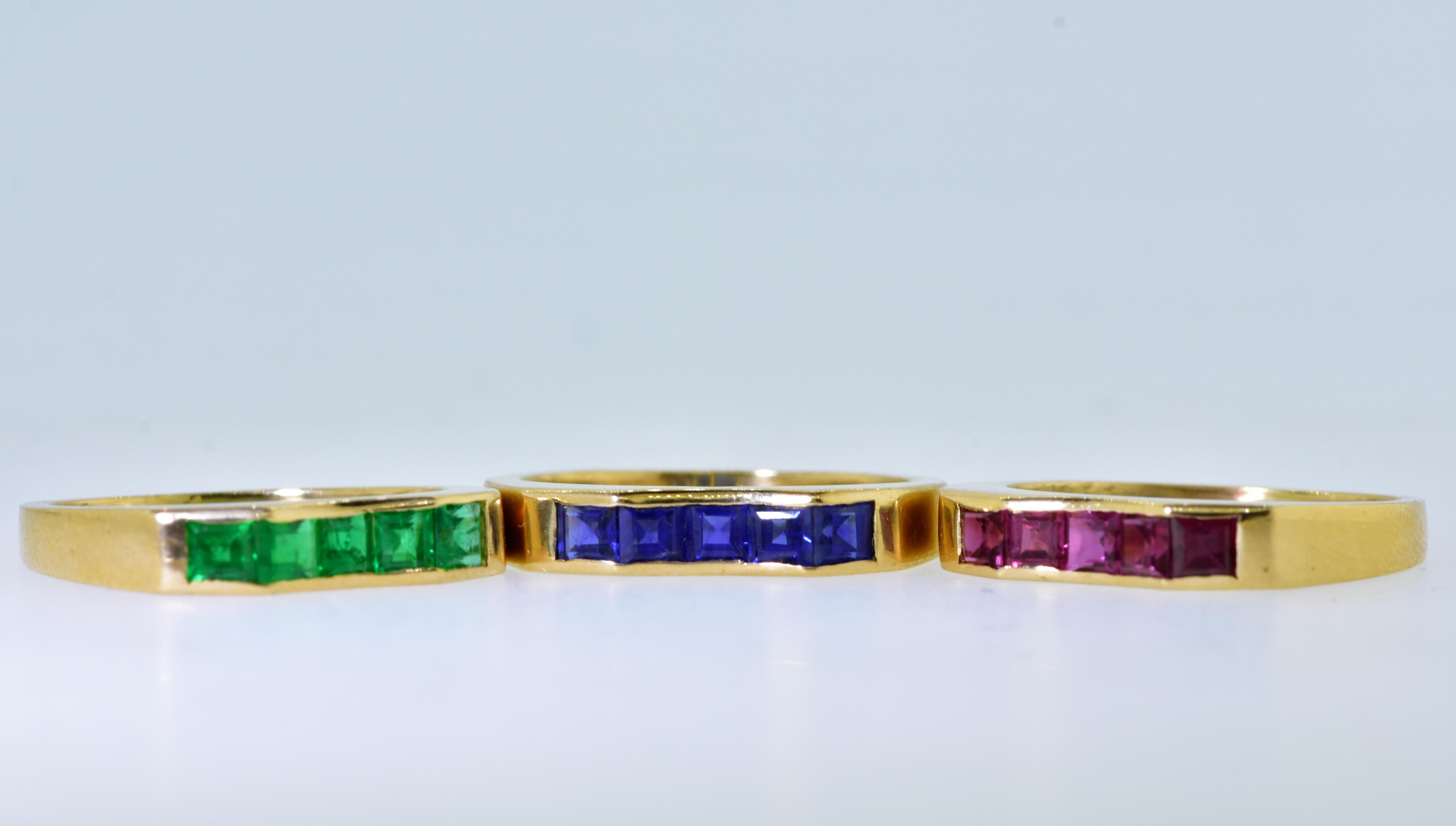 Oscar Heyman 18k Gold Matching Rings with Fine Emerald, Sapphire and Ruby For Sale 2