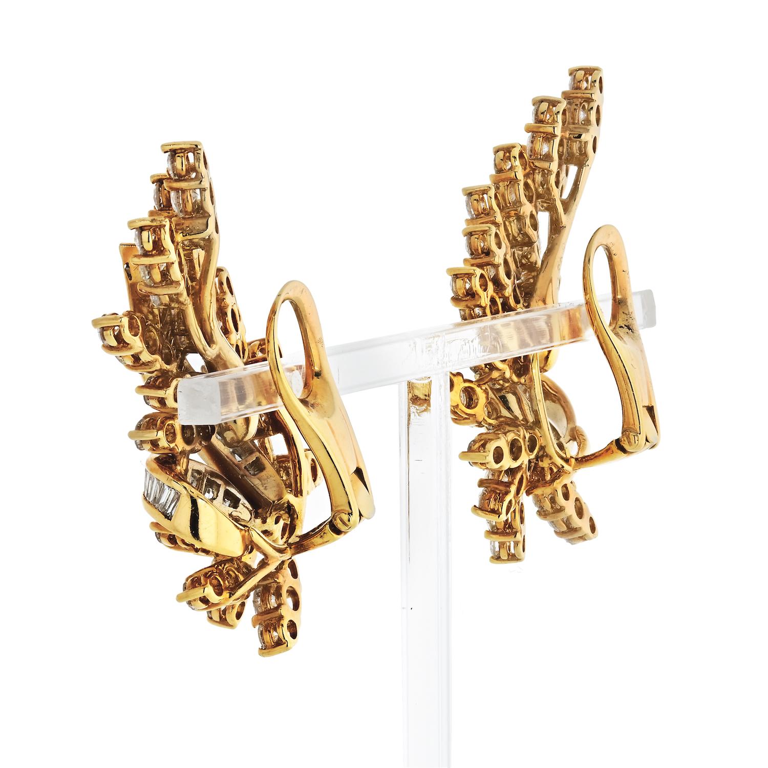 Modern Oscar Heyman 18 Karat Yellow Gold Diamond 8.50 Carat Leaf Style Earrings For Sale