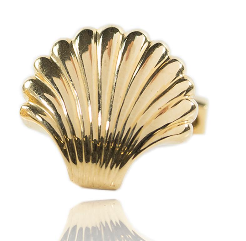 Contemporary Oscar Heyman 18 Karat Gold Shell Cufflink Pair For Sale