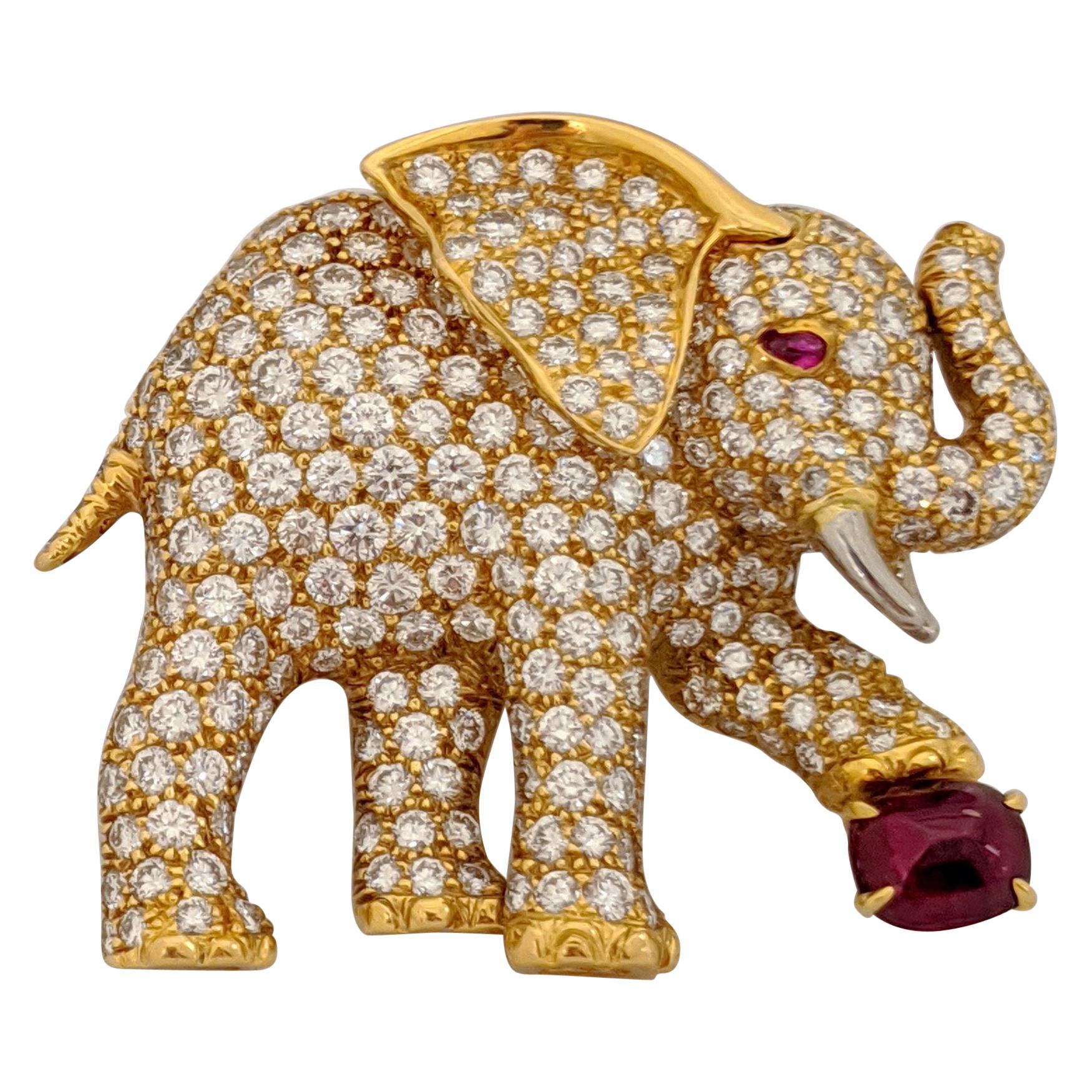 Oscar Heyman Elefantenbrosche aus 18 Karat Gelbgold mit Diamanten und Rubinen