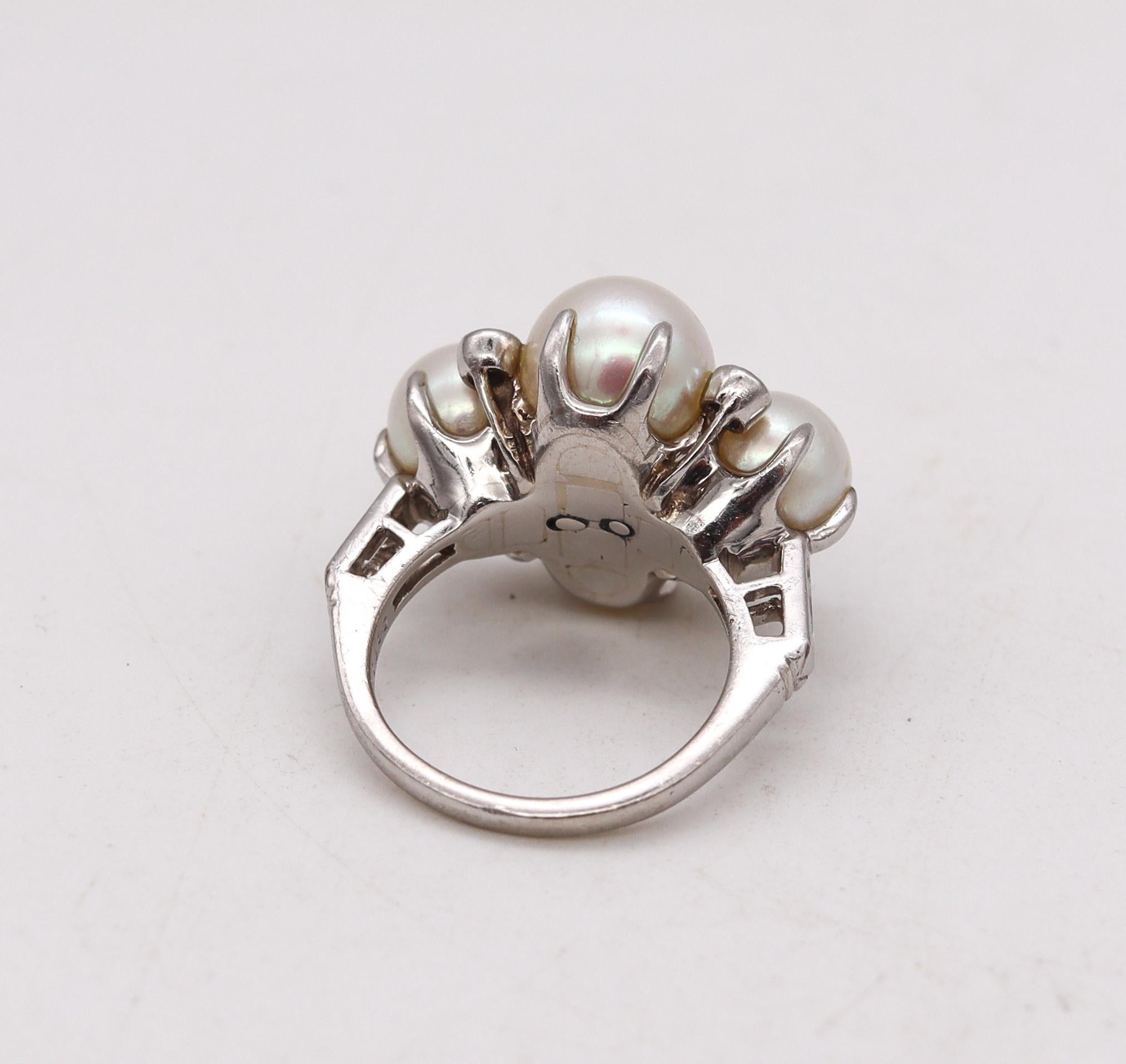 Oscar Heyman 1940 Art Deco Cocktail Ring In Platinum With Diamonds & White Pearl In Excellent Condition In Miami, FL