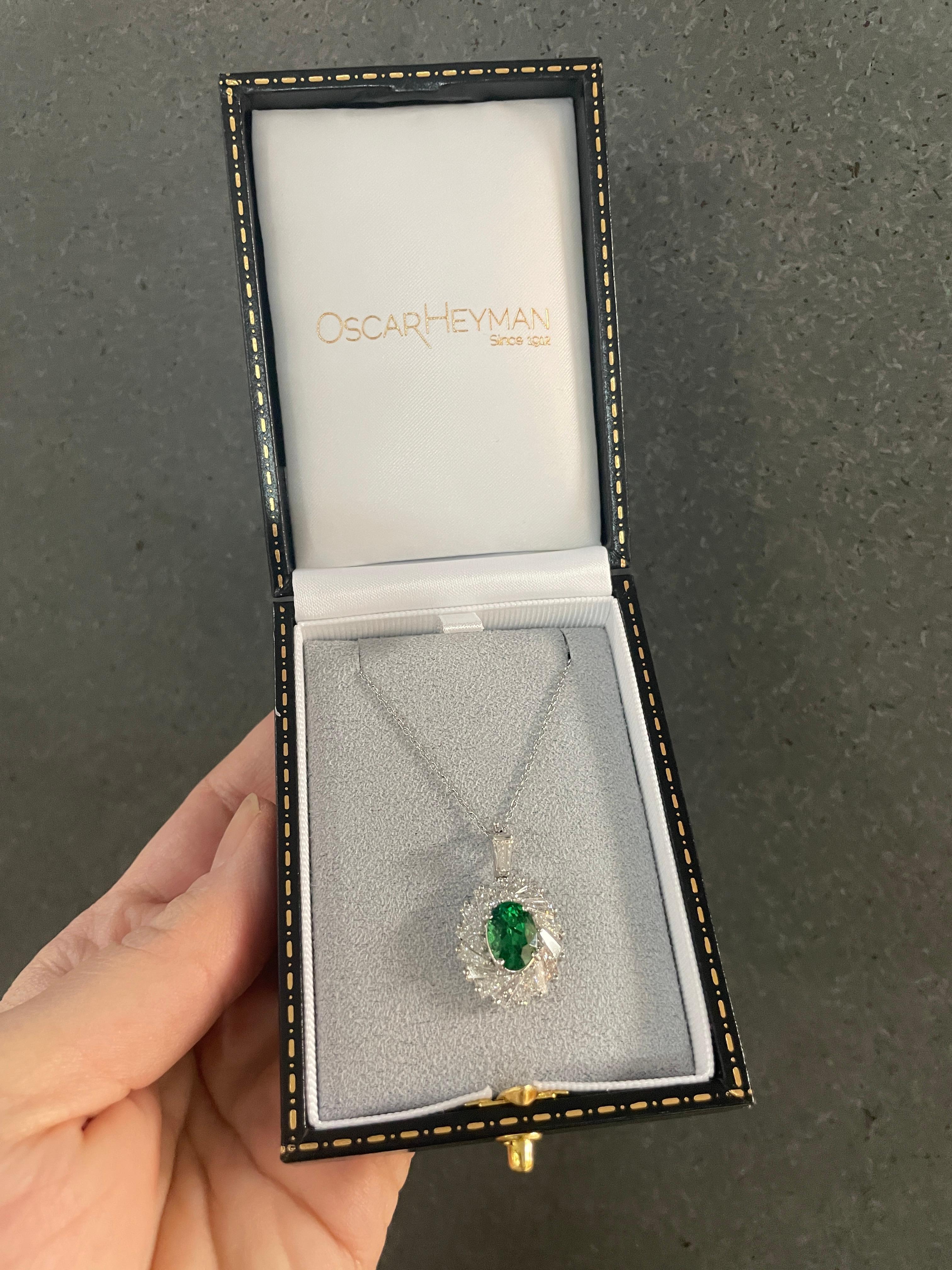 Oscar Heyman Collana con ciondolo con tsavorite e diamanti baguette da 2,51 carati in vendita 6