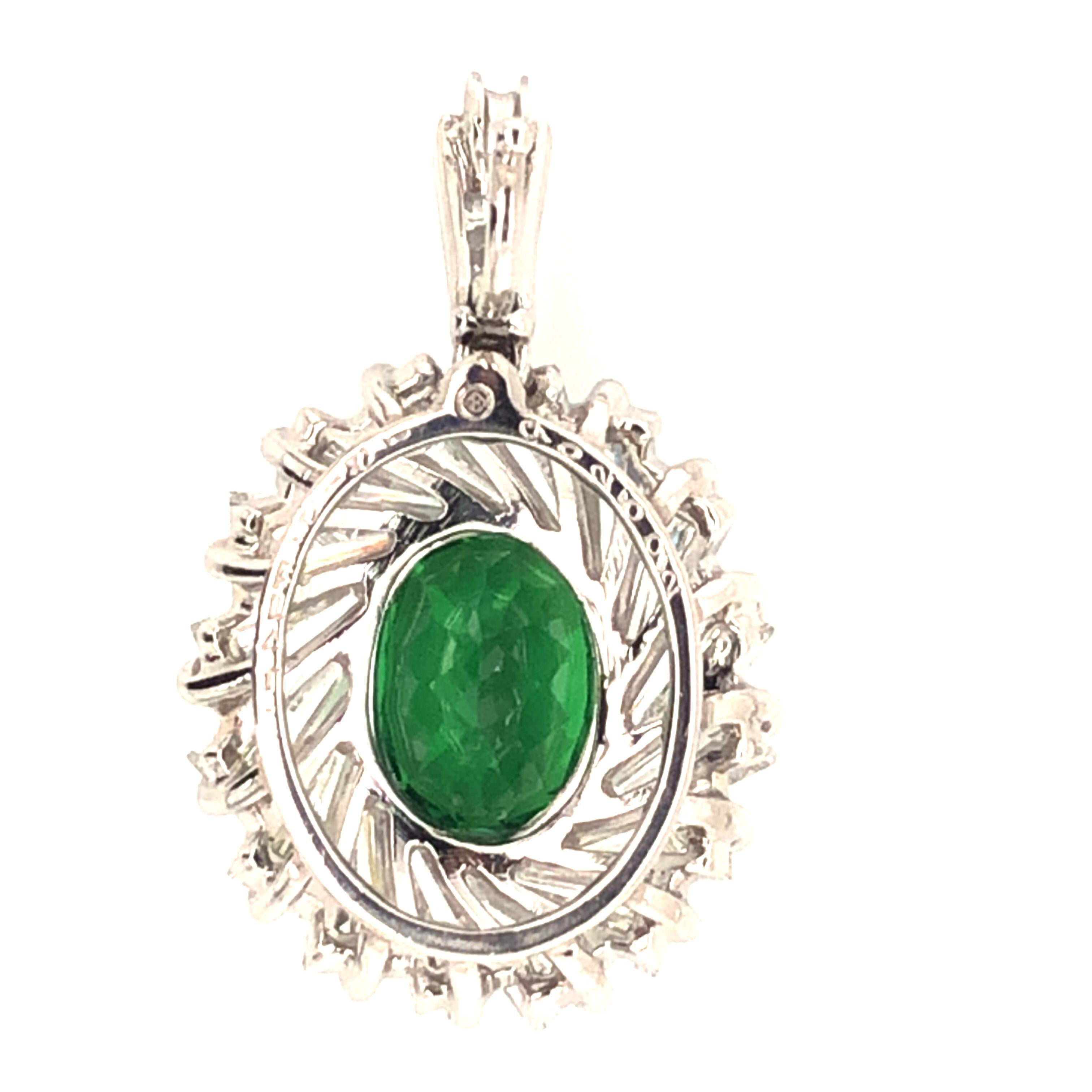Contemporaneo Oscar Heyman Collana con ciondolo con tsavorite e diamanti baguette da 2,51 carati in vendita