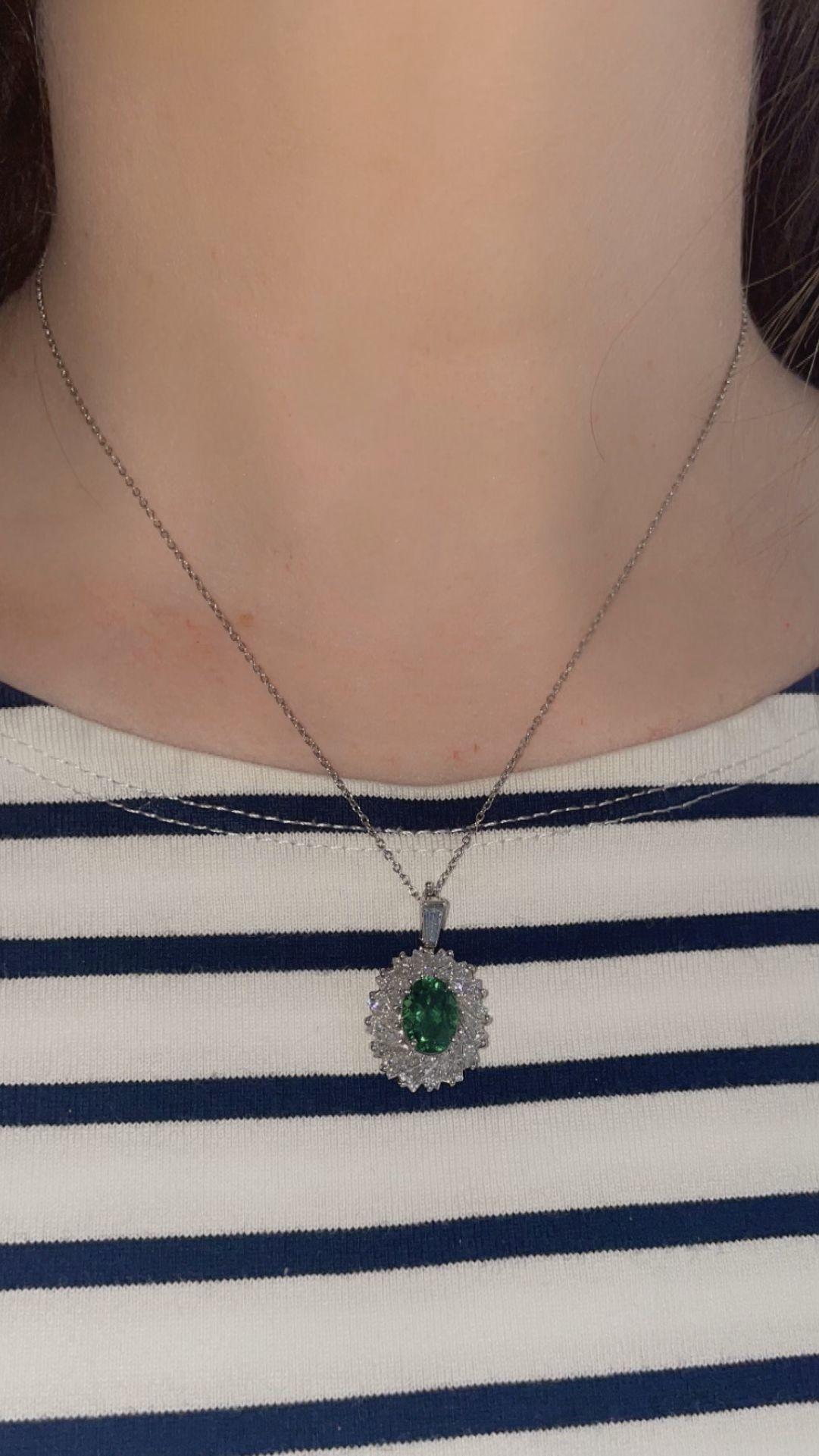 da uomo o donna Oscar Heyman Collana con ciondolo con tsavorite e diamanti baguette da 2,51 carati in vendita
