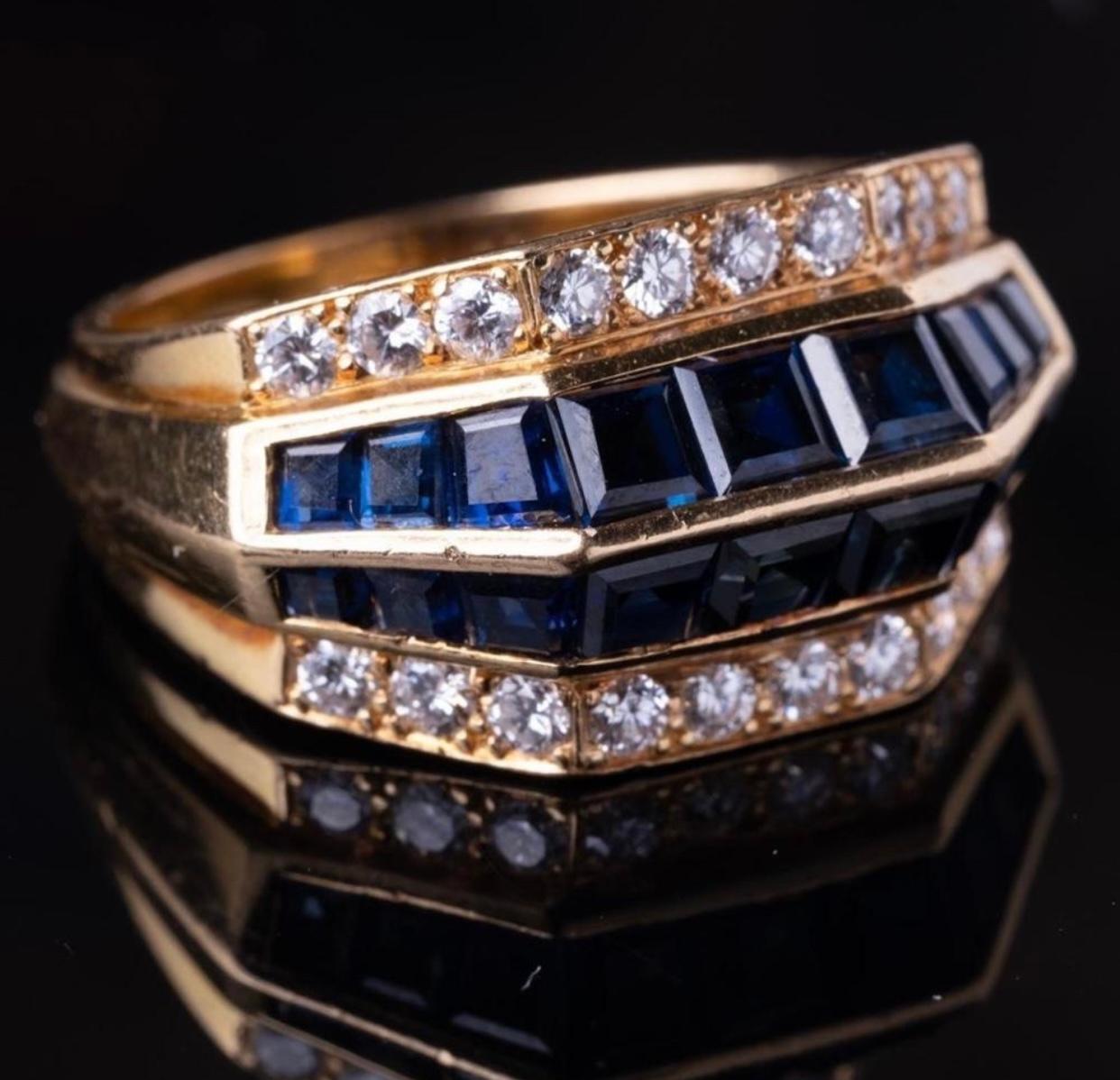 Oscar Heyman 2.55 carat t.w. blue sapphire and diamond ring in 18k Yellow Gold signed with serial number.  

Captivating clean & modern design ring made by the renowned Oscar Heyman Brothers features 1.8 carat total weight of blue sapphires channel