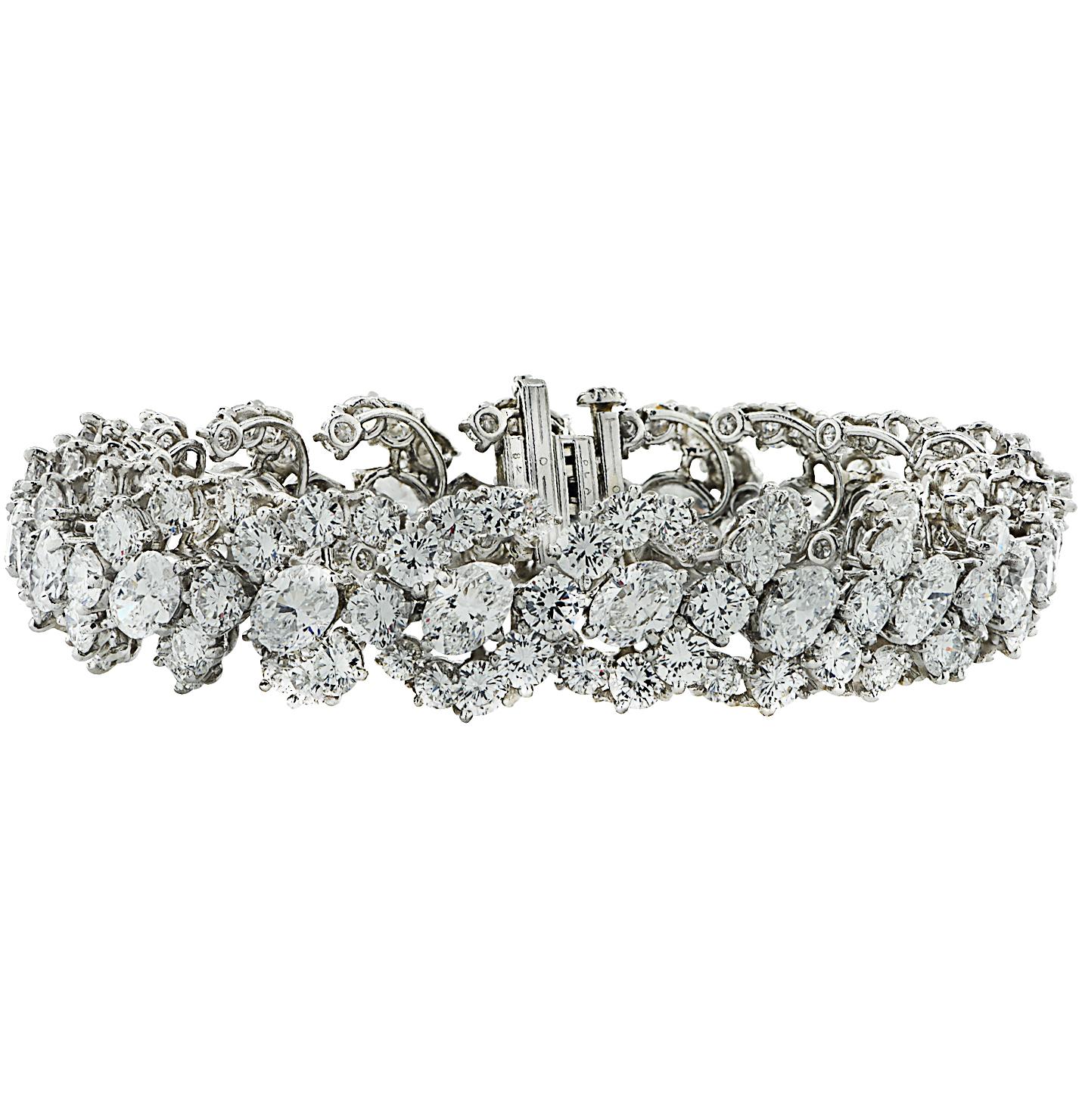 Oscar Heyman 29.41 Diamond Bangle Bracelet Circa 1963 In Excellent Condition For Sale In Miami, FL