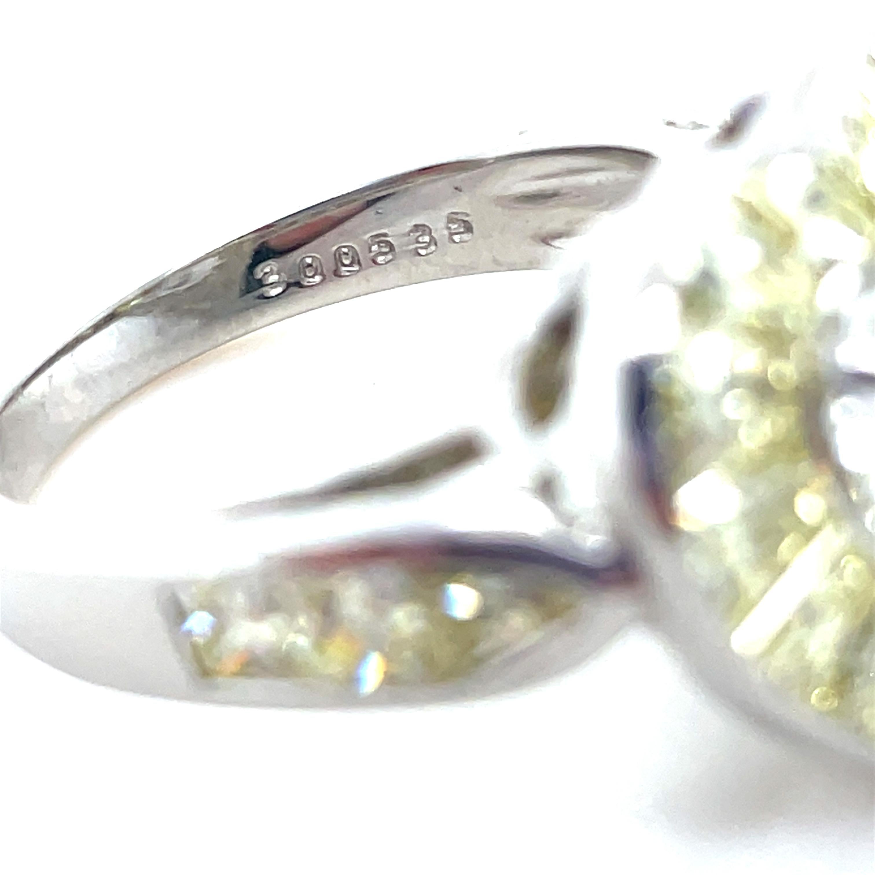 Women's Oscar Heyman, 3.15 Carats Heart Diamond and Yellow Diamond Engagement Ring For Sale