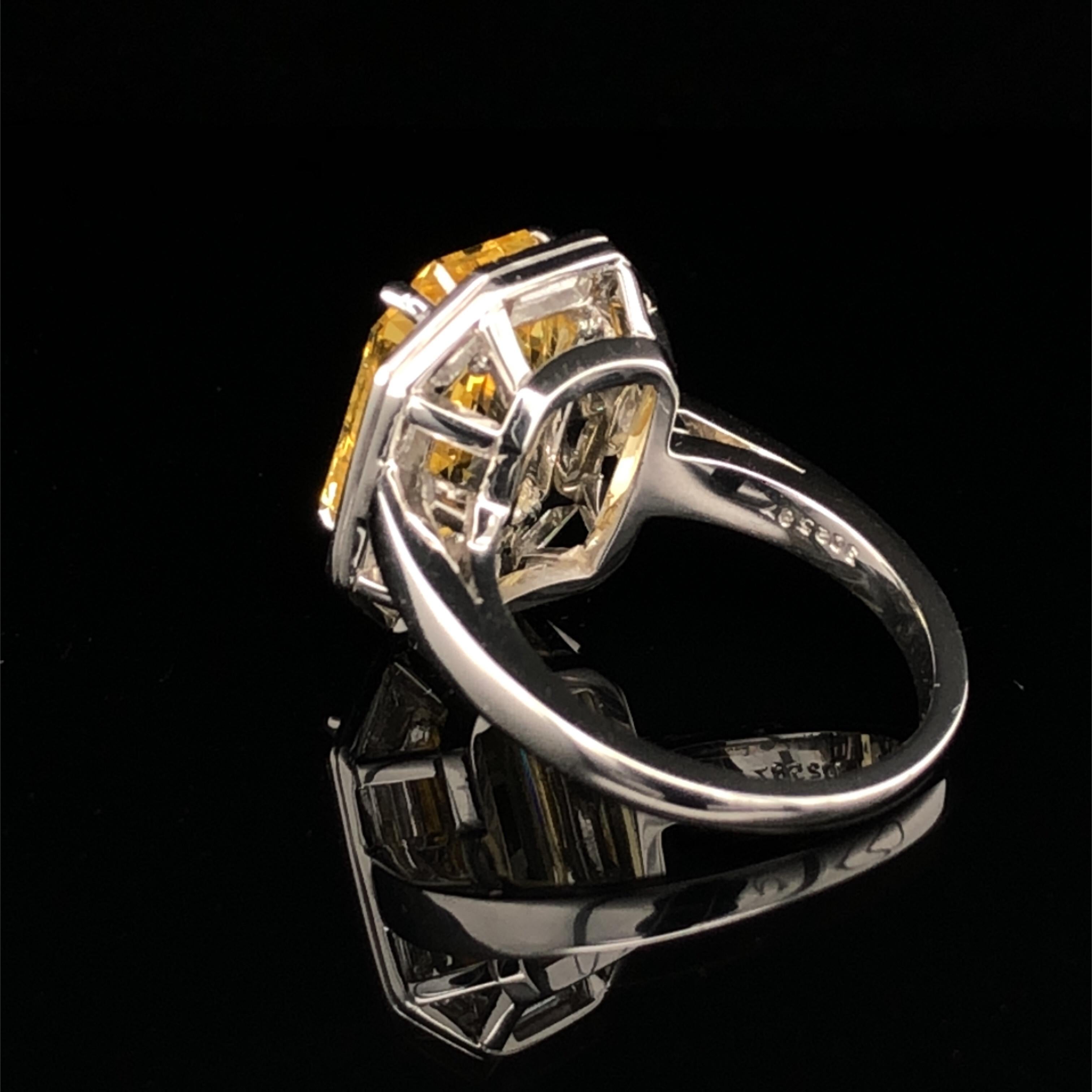 Oscar Heyman 9.01ct Unheated Ceylon Yellow Sapphire & Diamond Frame Ring In New Condition In New York City, NY