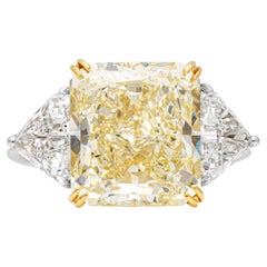 Oscar Heyman 9.03 Anillo de compromiso de tres piedras con diamante amarillo fantasía de talla radiante