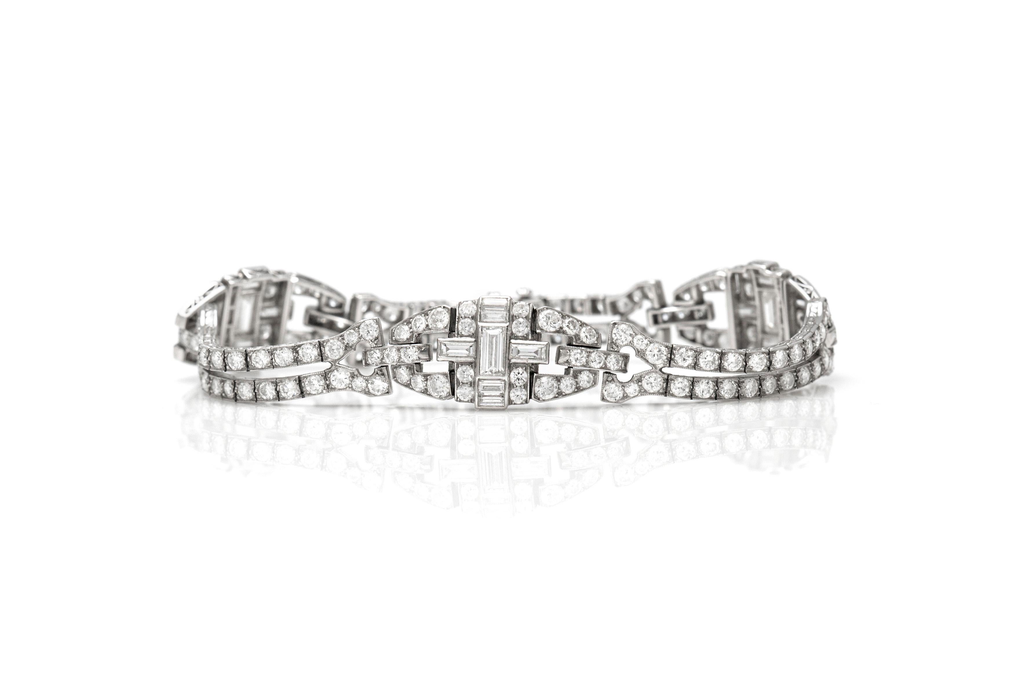Oscar Heyman bracelet is finely crafted in platinum.
The diamonds weigh an approximate of 10.00 CT.
Stunning delicate bracelet circa 1920s is a must have for any woman. 