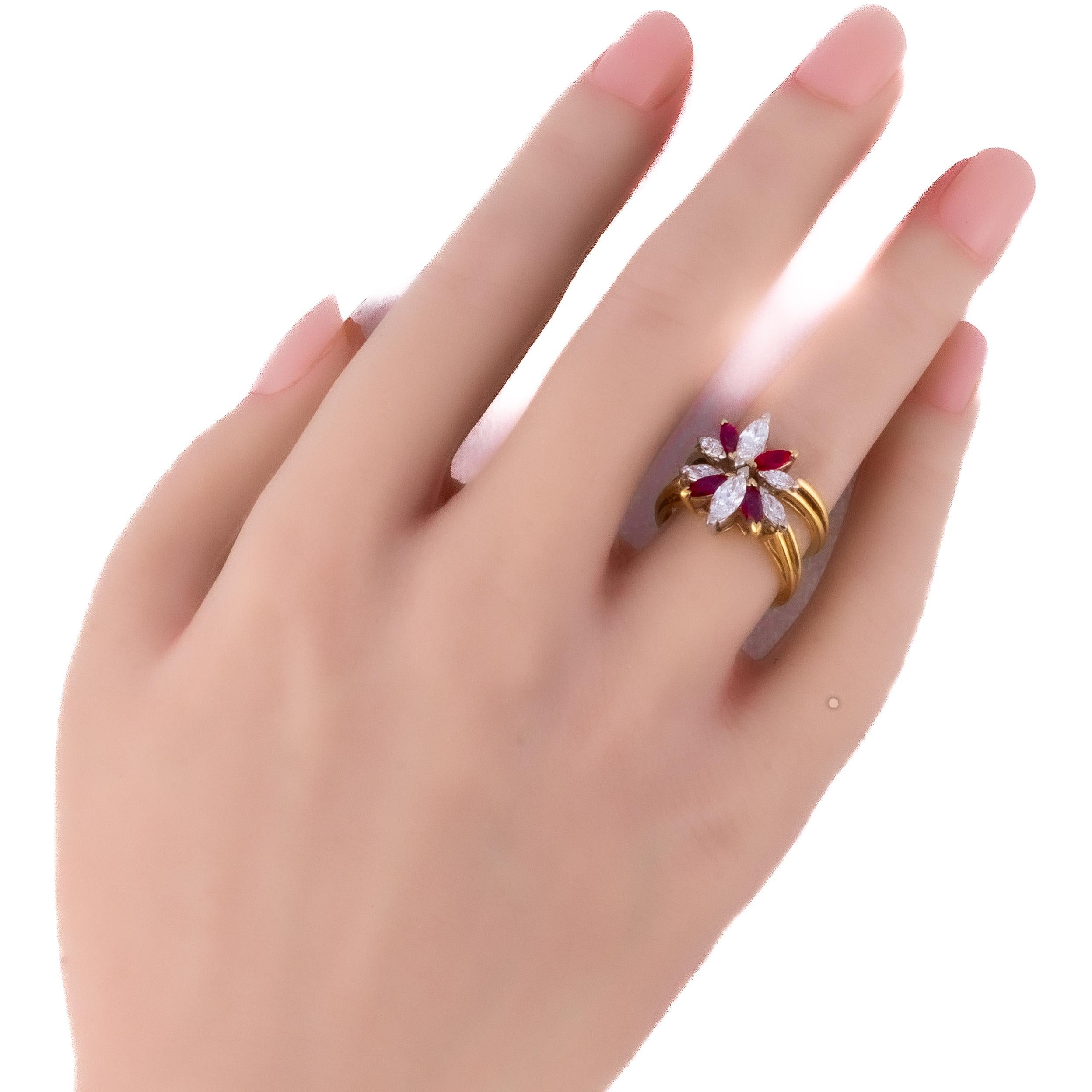 Rétro Anello floreale con rubino e diamanti Oscar Heyman Bros in vendita