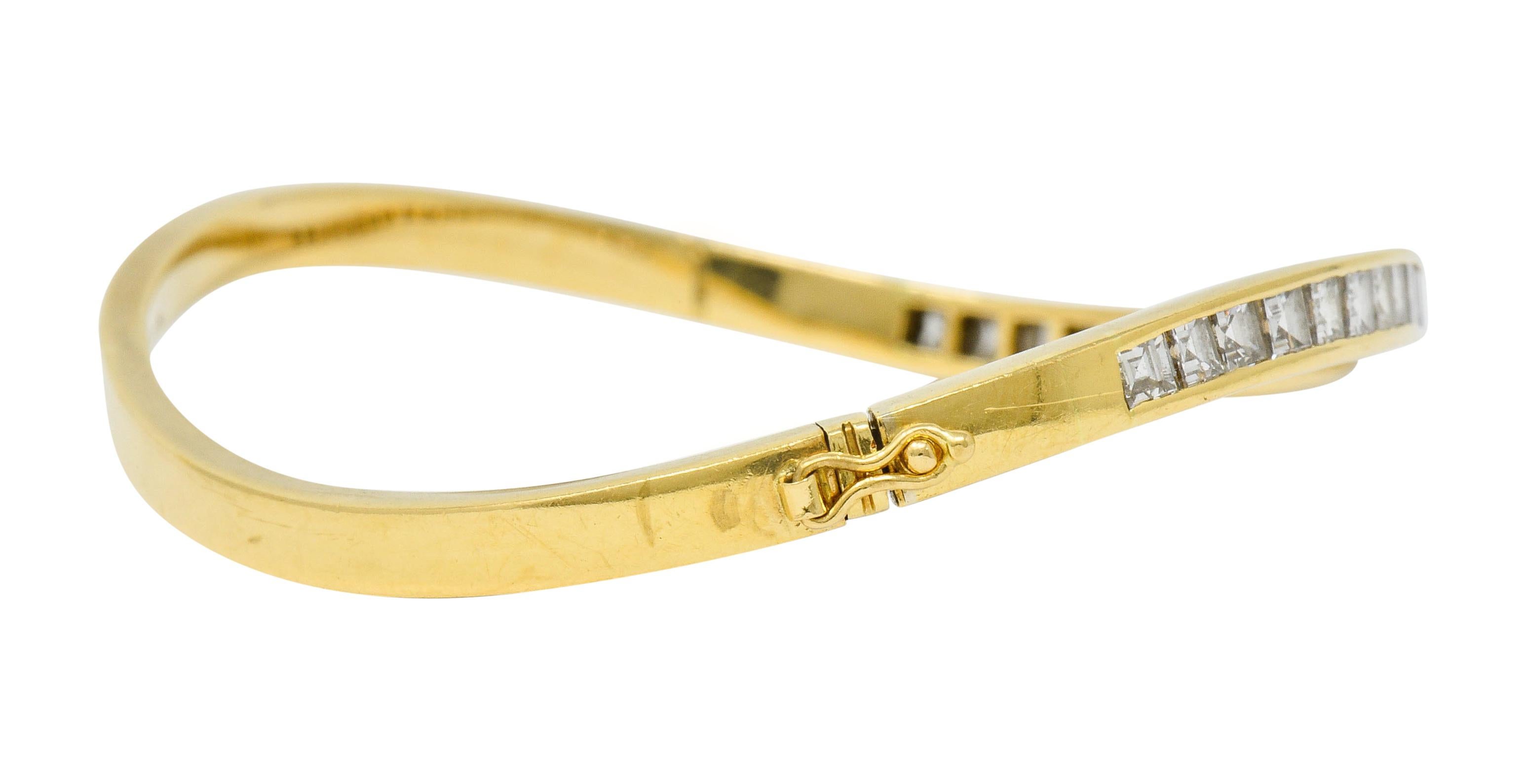 Contemporary Oscar Heyman Bros. Vintage 2.50 Carat Diamond 18 Karat Gold Wave Bangle Bracelet