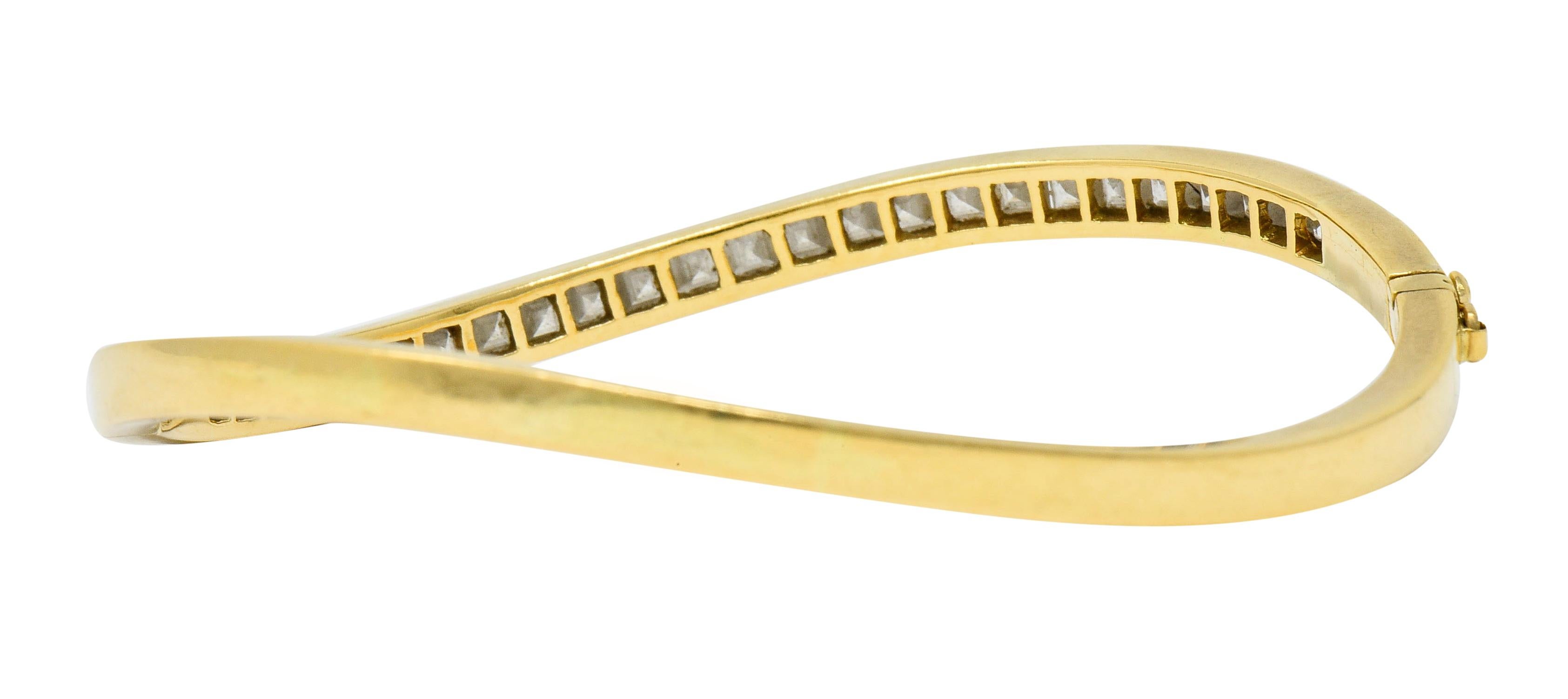 Square Cut Oscar Heyman Bros. Vintage 2.50 Carat Diamond 18 Karat Gold Wave Bangle Bracelet