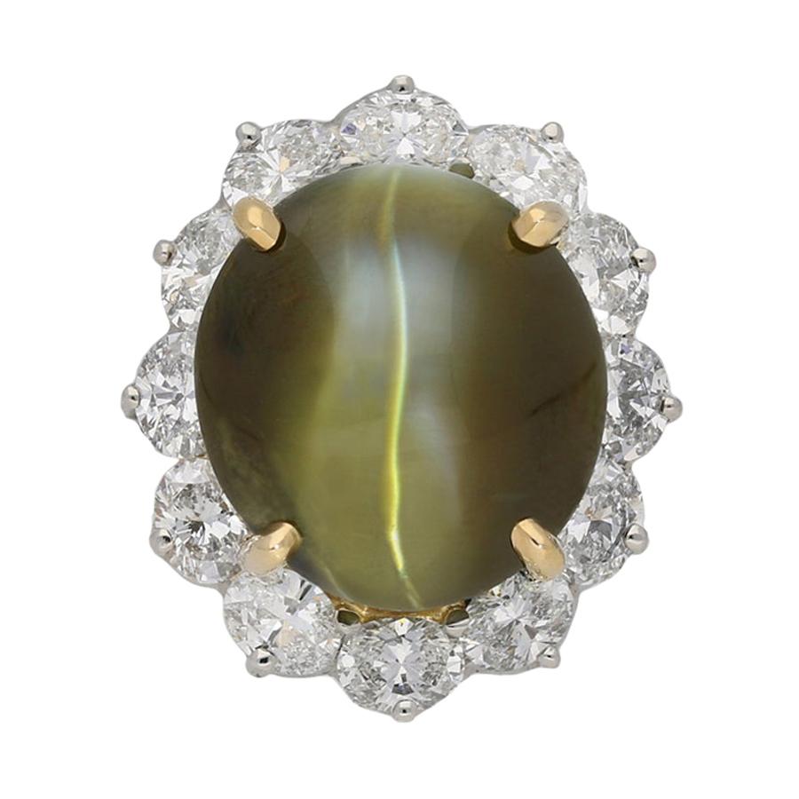 Oscar Heyman Brothers Chrysoberyl Cat's Eye and Diamond Ring, American, circa 20 For Sale