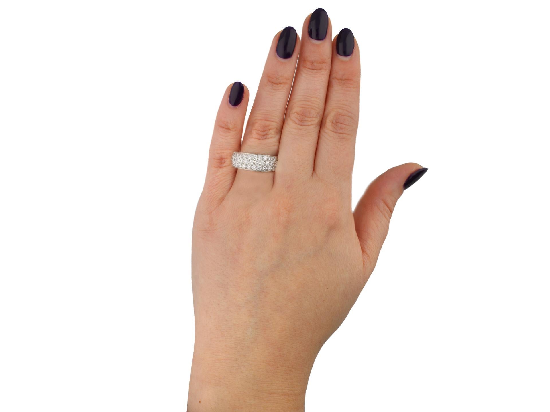Women's or Men's Oscar Heyman Brothers diamond eternity ring, American, circa 1970.  For Sale