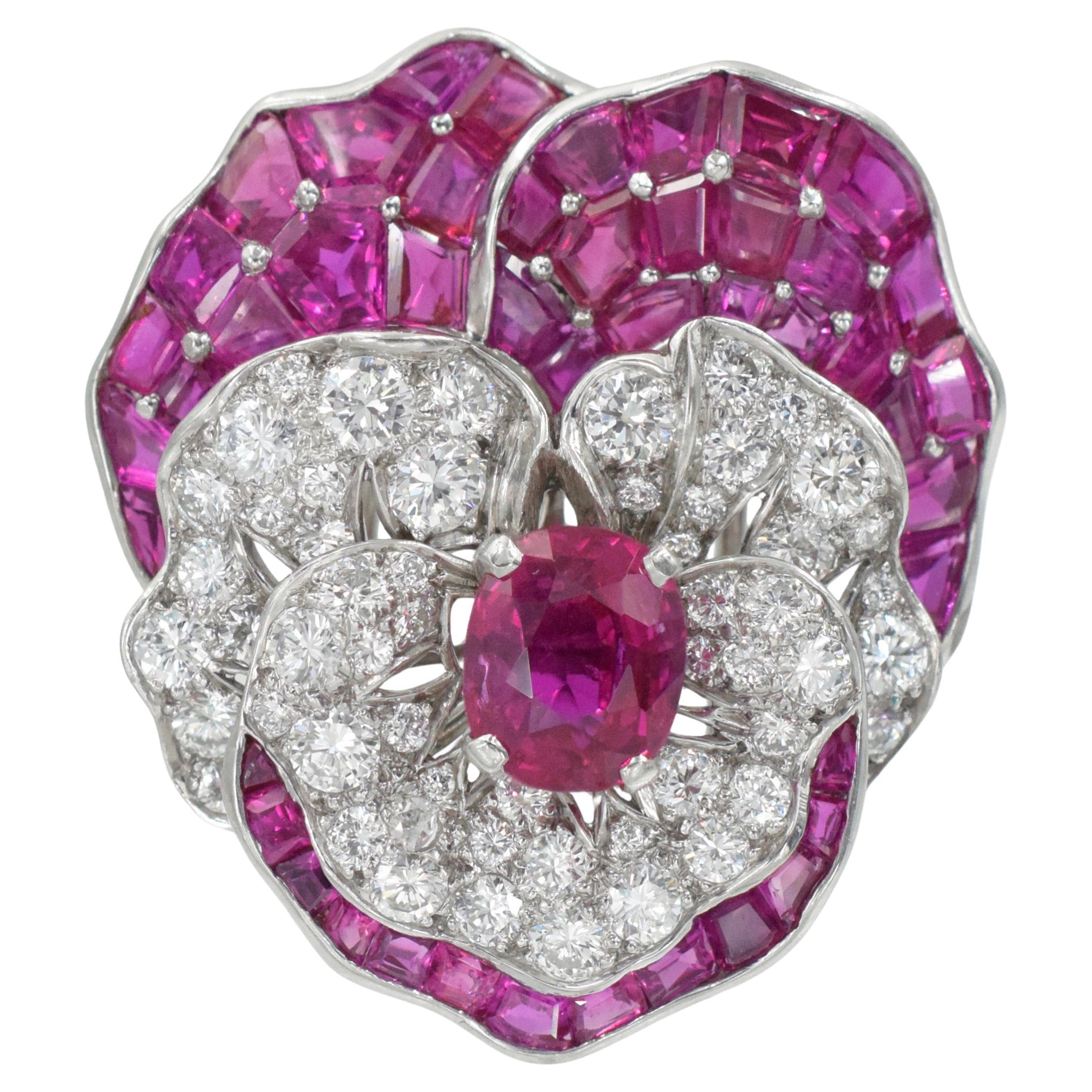 Oscar Heyman "Birmano Sin Calor"  Broche de rubíes y diamantes.