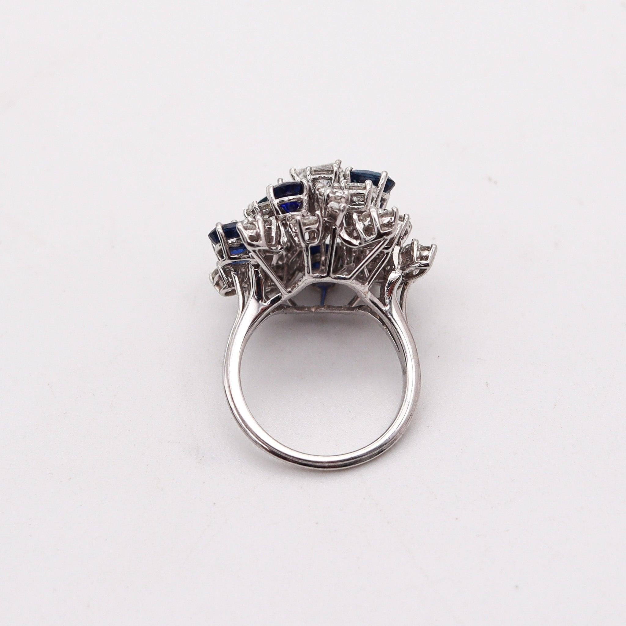 OSCAR HEYMAN Cluster Cocktail Ring Platinum With 8.78 Ctw Diamonds & Sapphires In Excellent Condition For Sale In Miami, FL