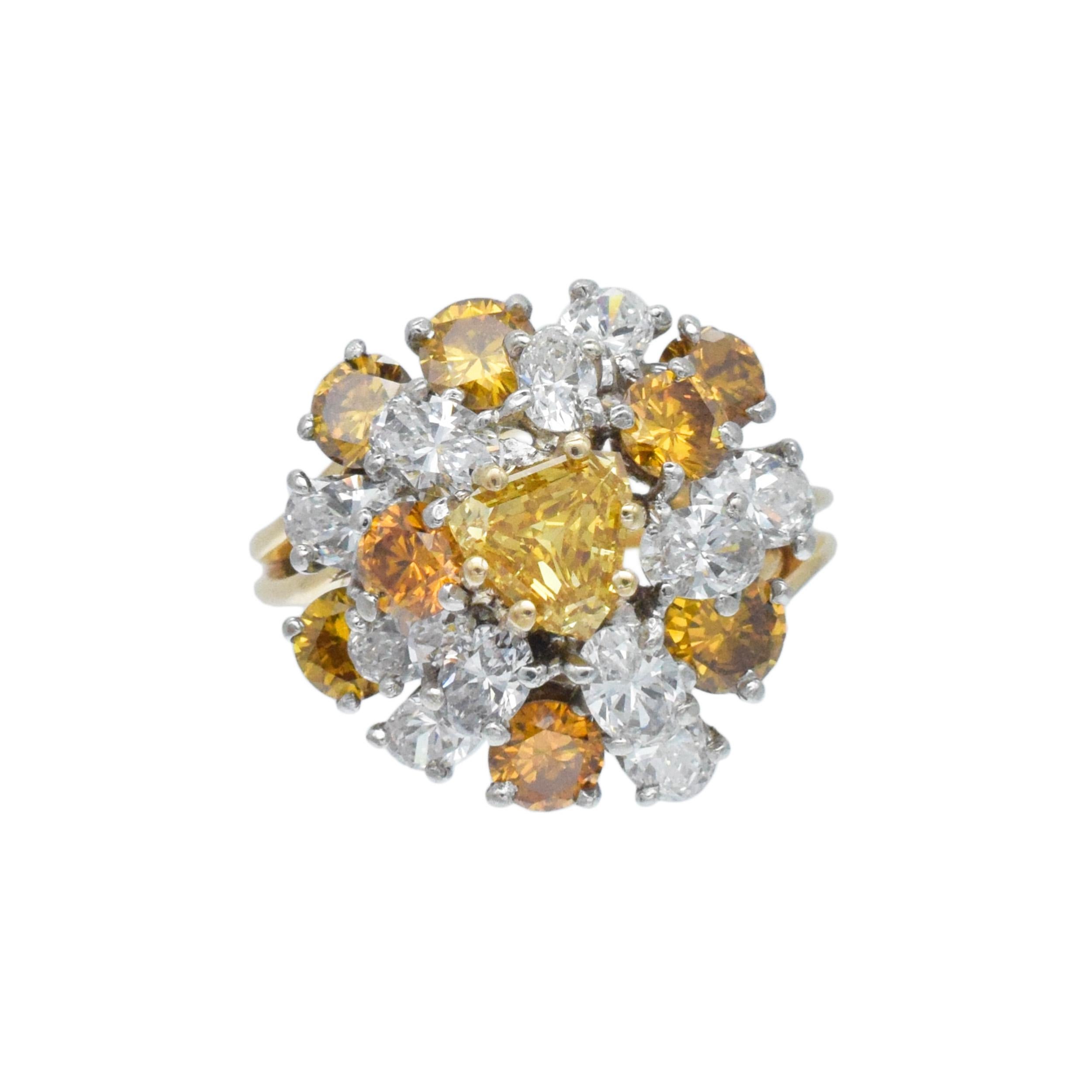 Oscar Heyman Color And White Diamond Cluster Ring im Zustand „Hervorragend“ im Angebot in New York, NY