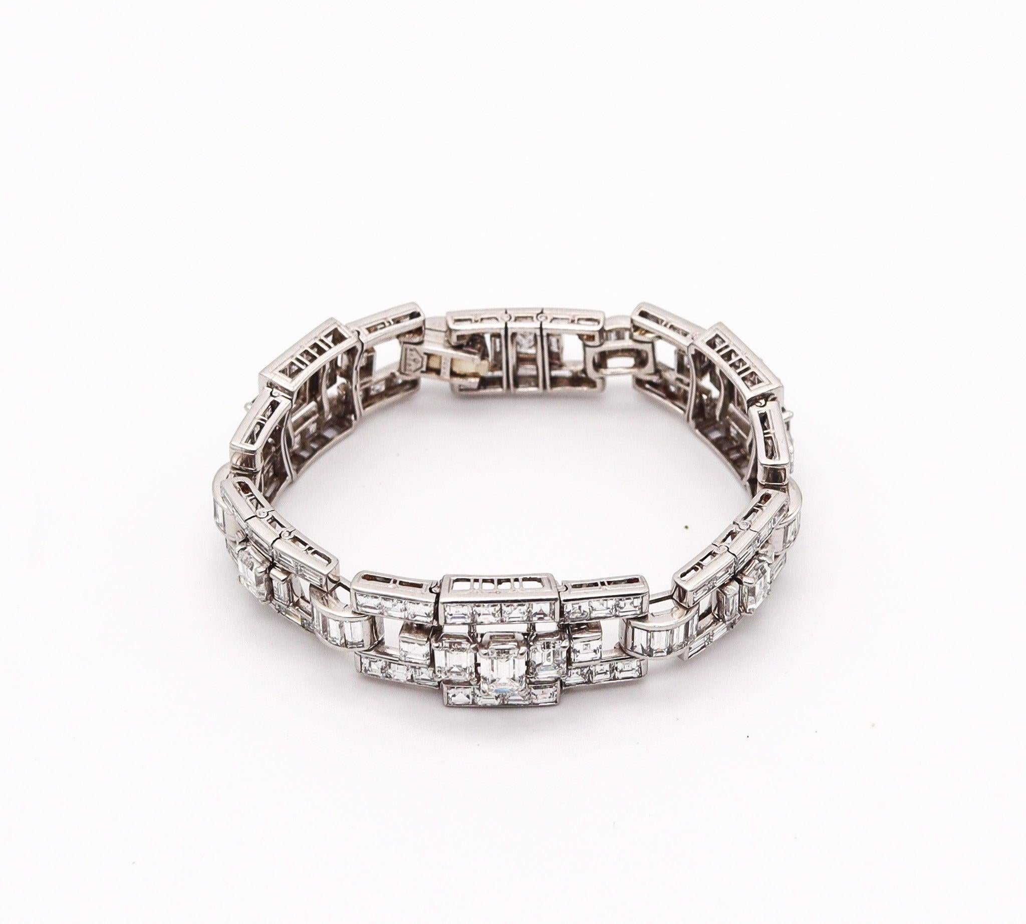 OSCAR HEYMAN Deco Geometric Bracelet In Platinum With 30.64 Ctw In VS Diamonds In Excellent Condition For Sale In Miami, FL