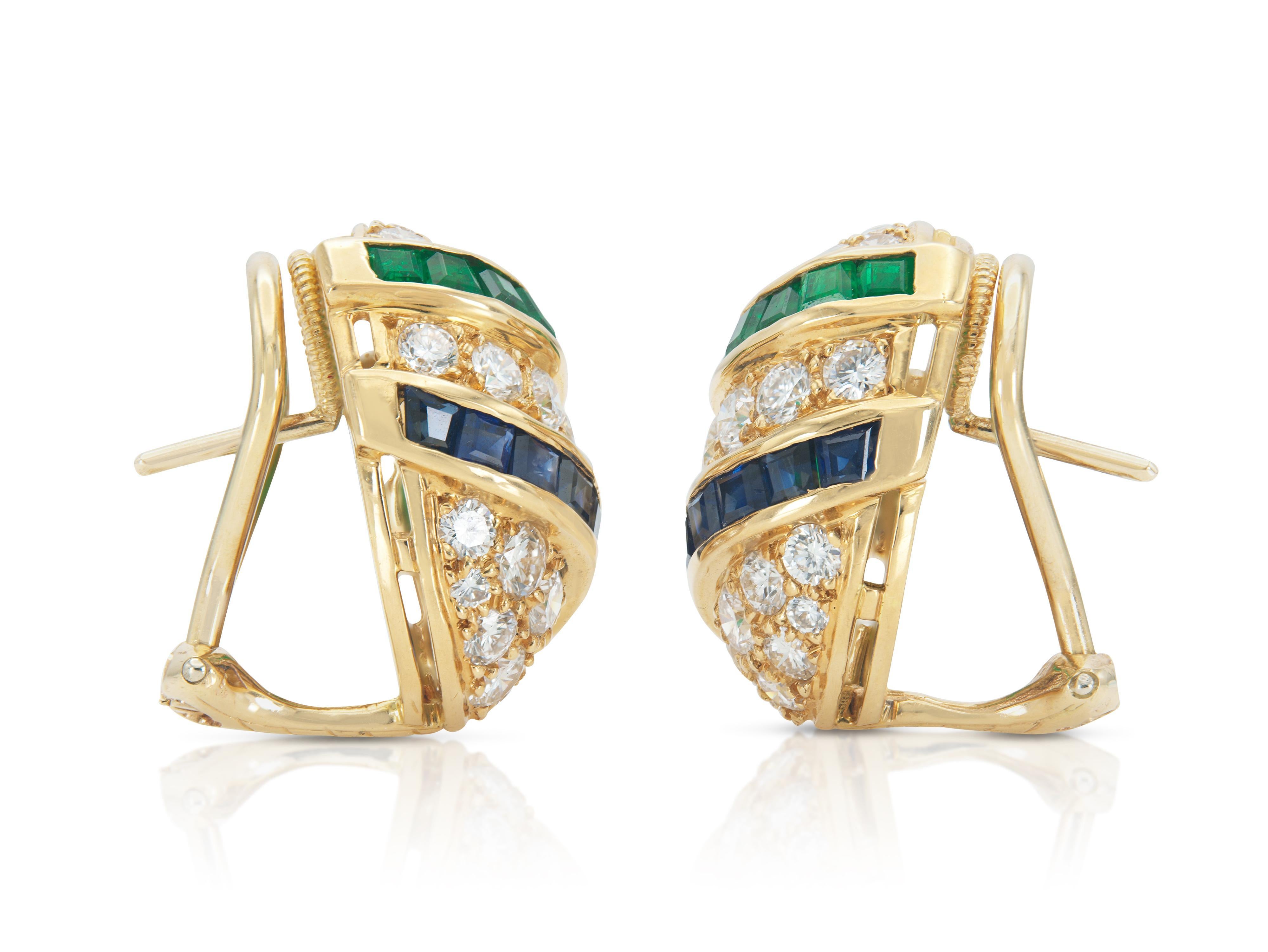 Taglio rotondo Oscar Heyman Orecchini con diamanti, smeraldi e zaffiri in vendita
