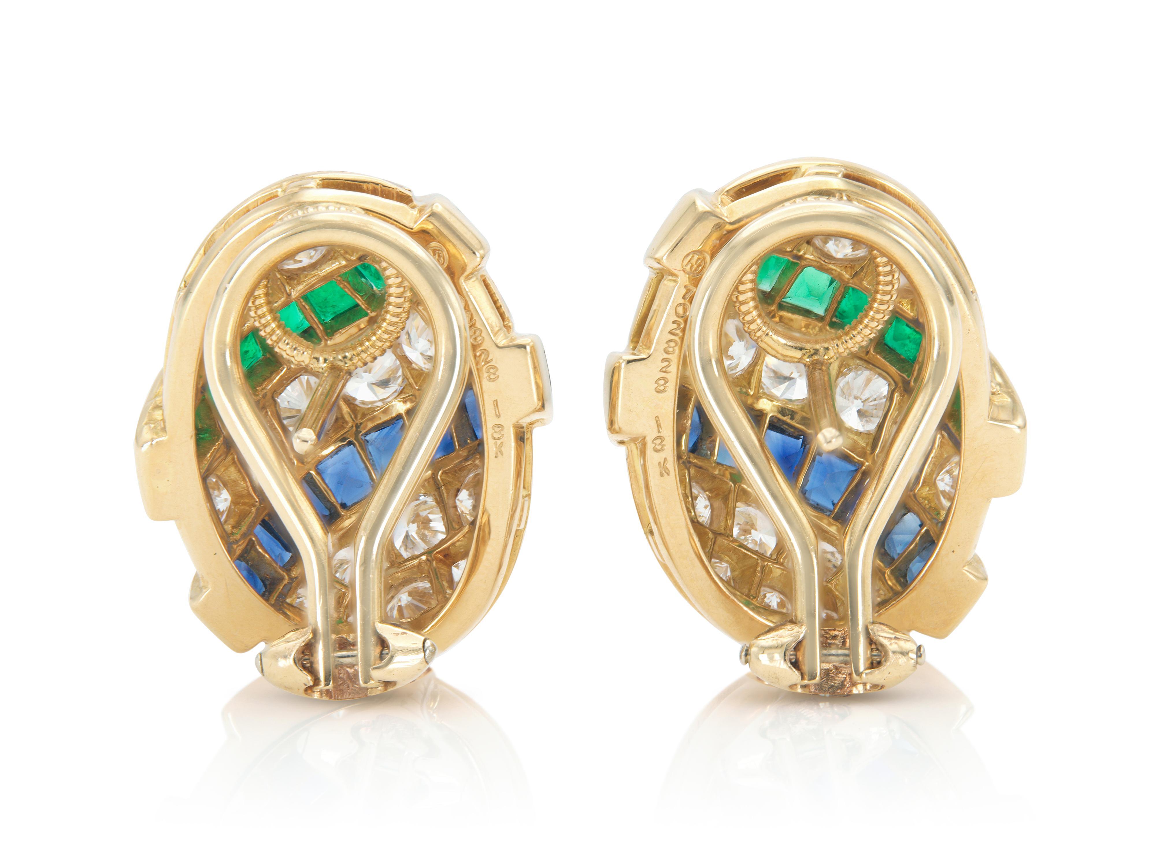 Oscar Heyman Orecchini con diamanti, smeraldi e zaffiri In condizioni buone in vendita a New York, NY