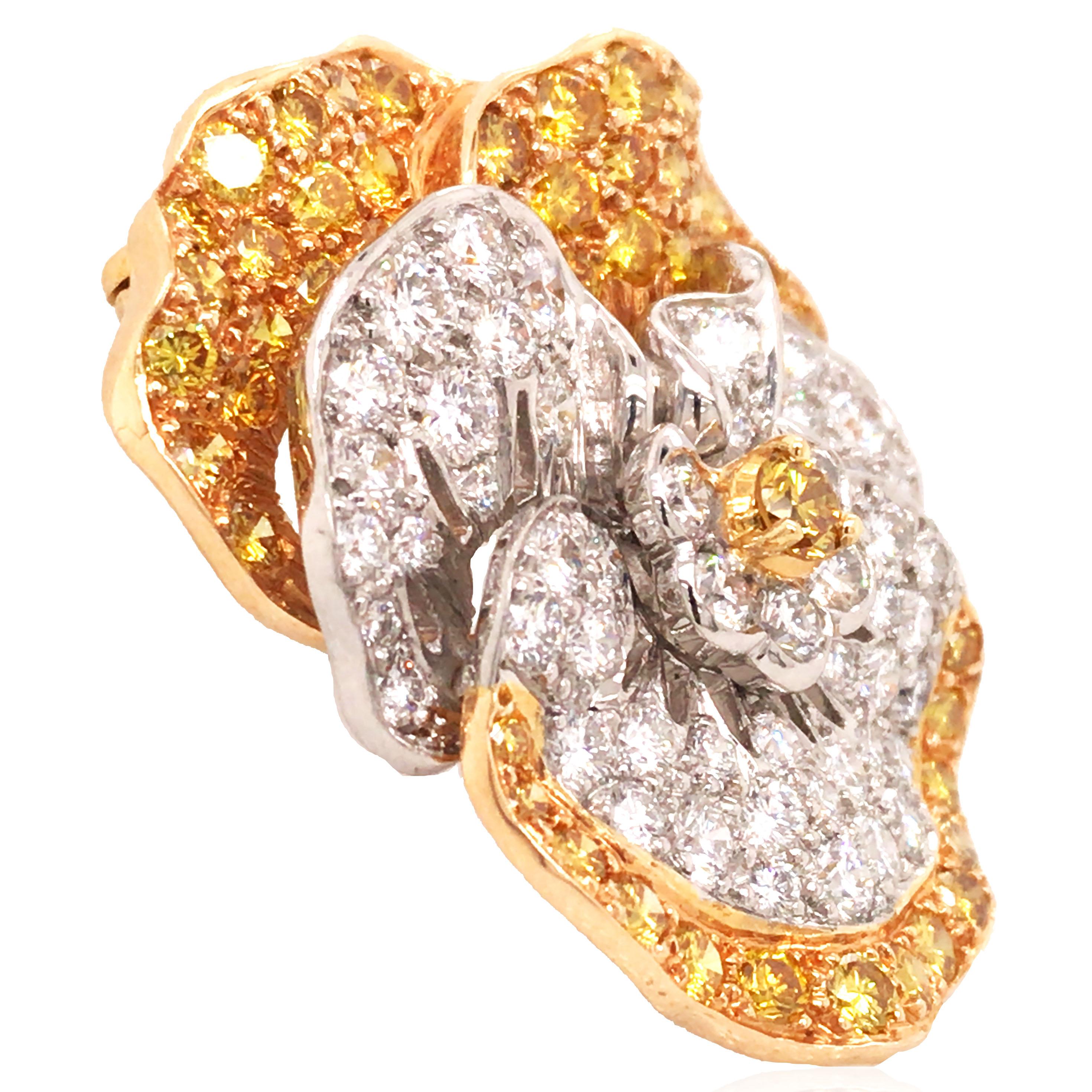 It contains 60 round diamond 2.71 ct and 57 round fancy color yellow diamond 2.89 ct.

Stamp: 