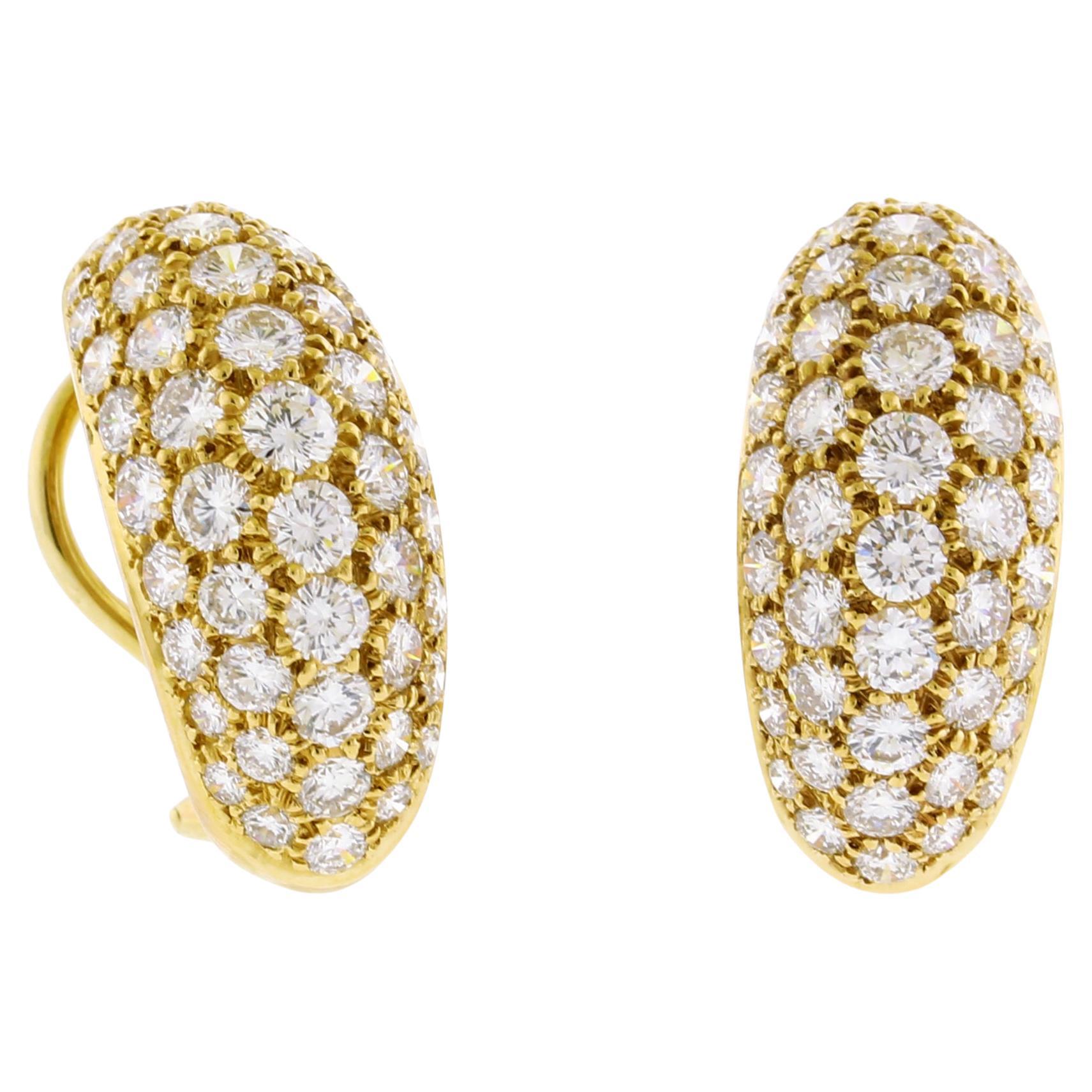 Boucles d
oreilles Oscar Heyman avec pavé de diamants