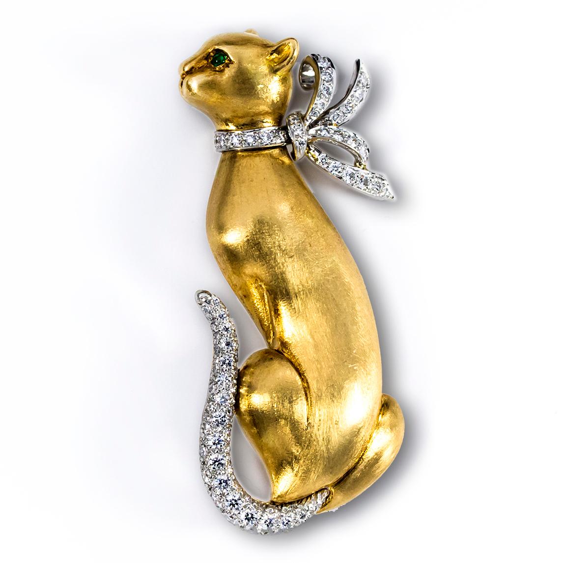 Oscar Heyman 18kt yellow gold and platinum sitting kitty brooch contains 1.51cts (F-G/VS+) of round diamonds and emerald eyes. It is stamped with the makers mark, 18K PLAT, and serial number 200421.

It measures 2.5 inches in length and 1 inch in
