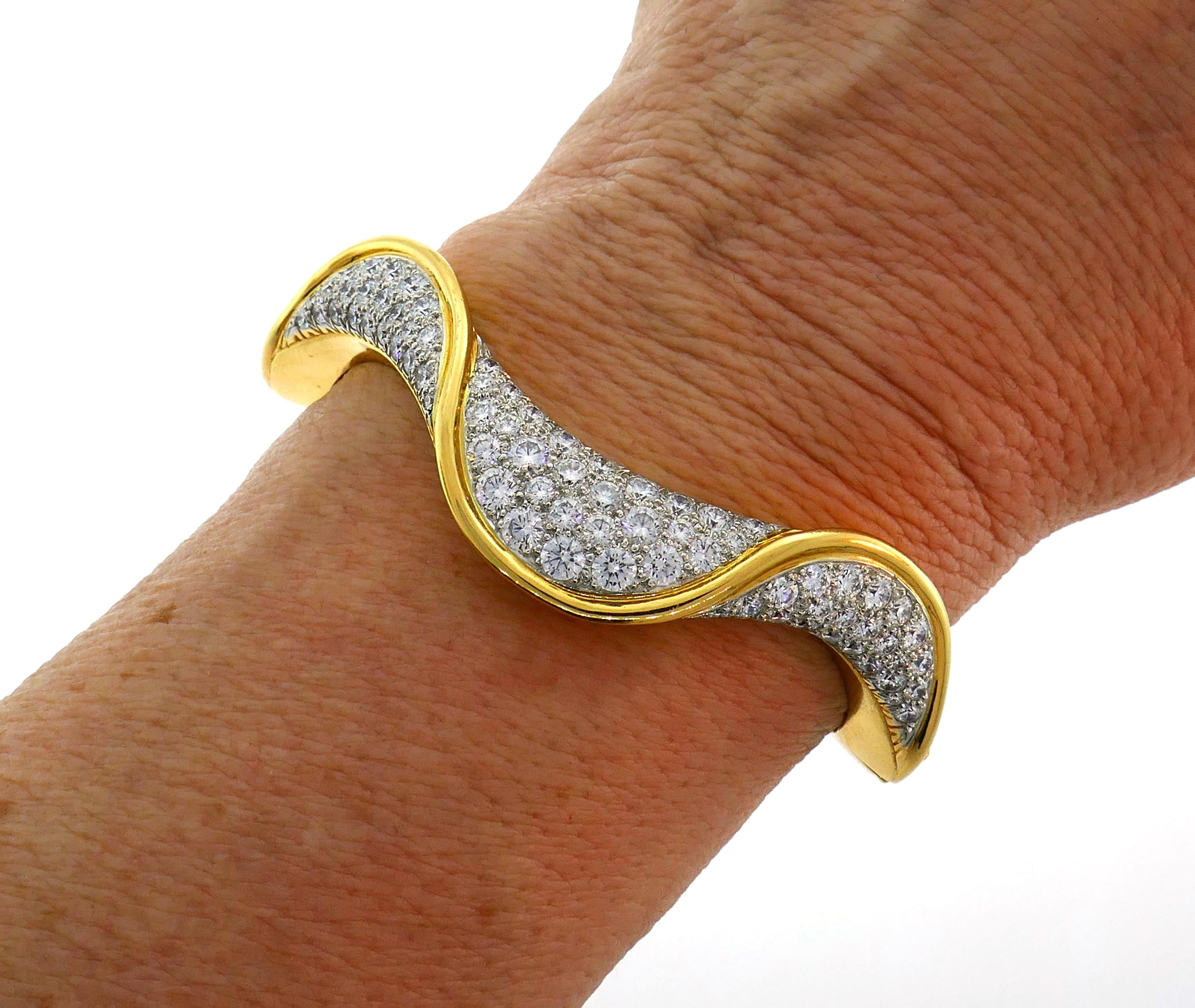 Oscar Heyman Diamond Yellow Gold Bangle Bracelet In Excellent Condition In Beverly Hills, CA