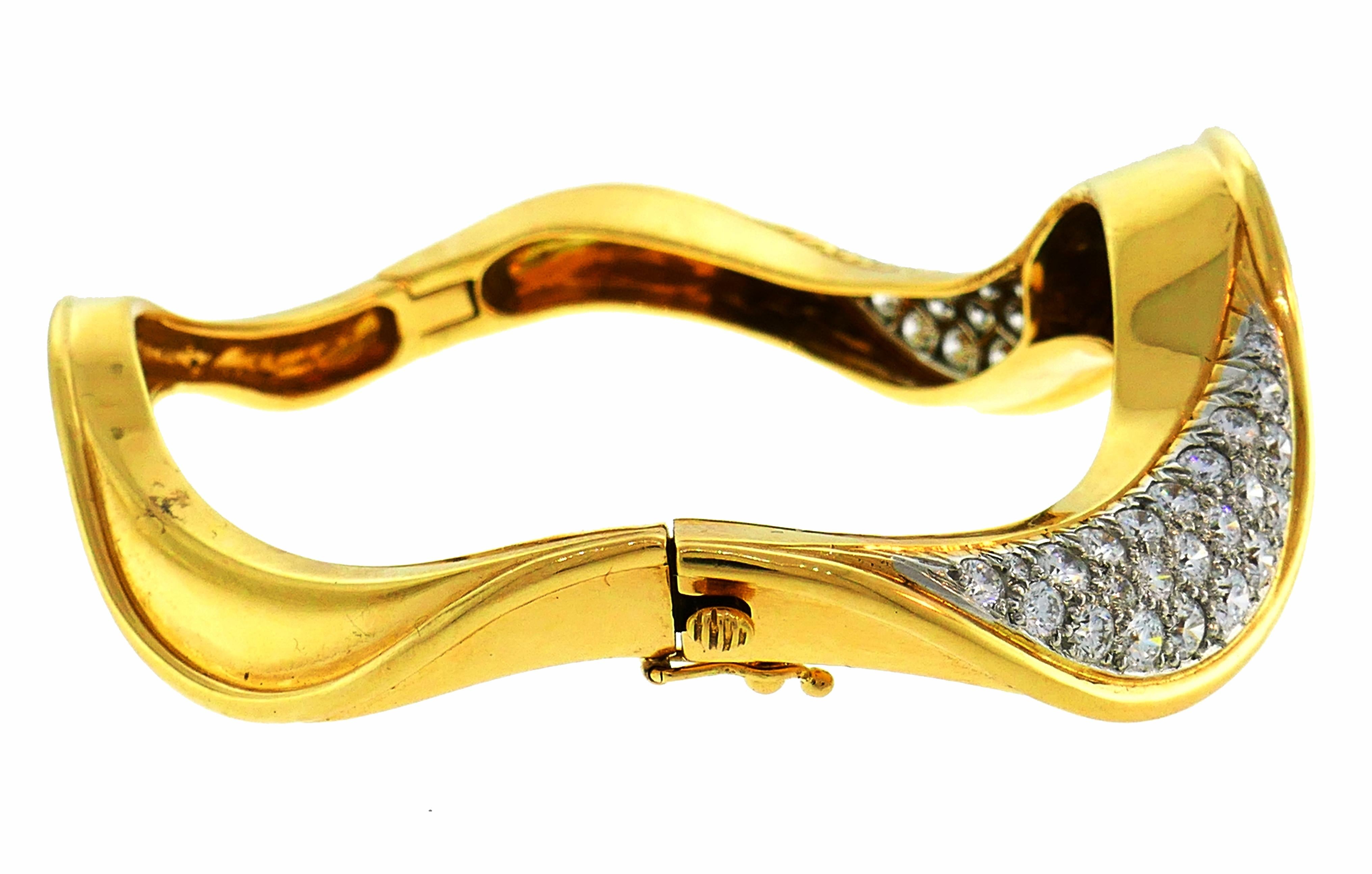 Women's Oscar Heyman Diamond Yellow Gold Bangle Bracelet