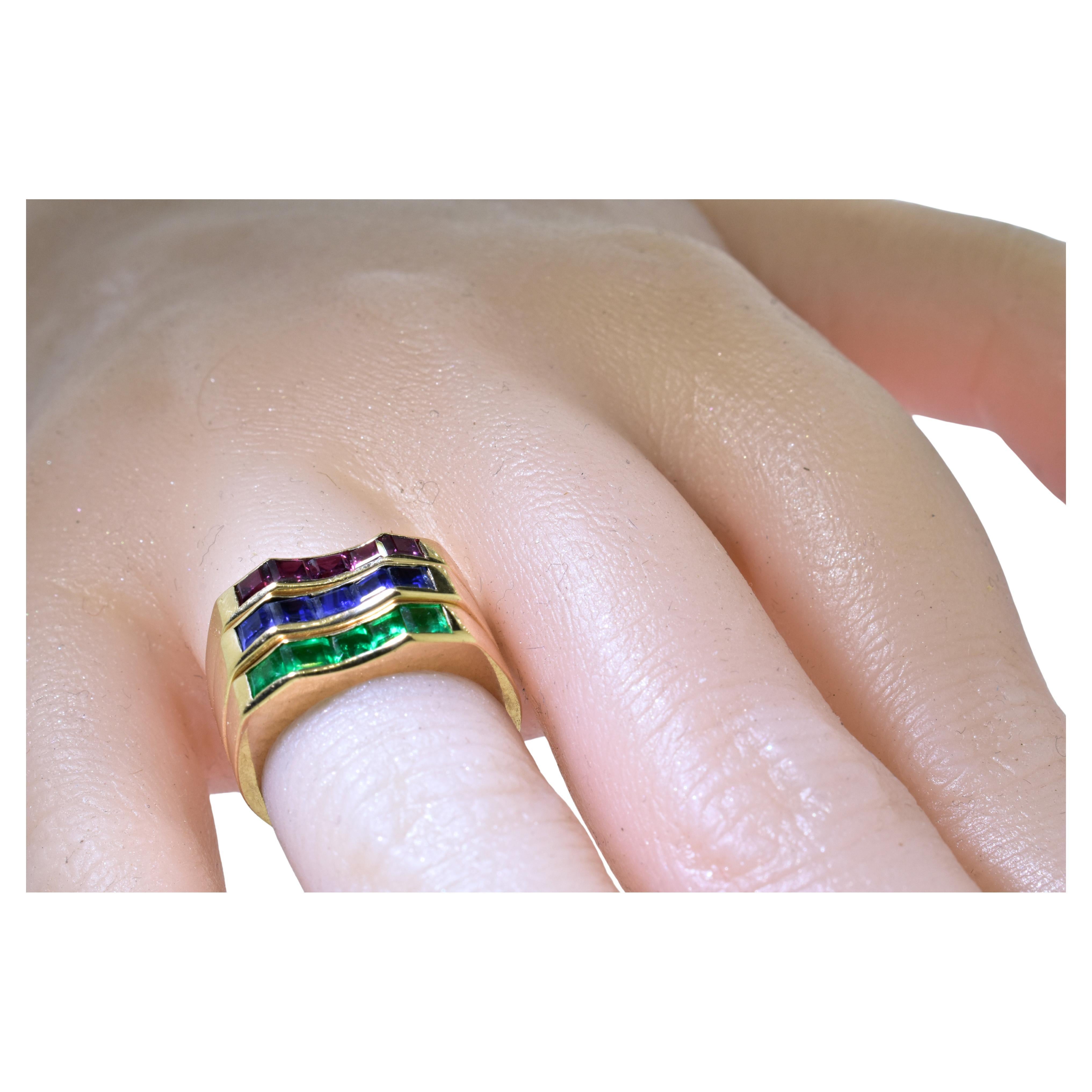 Contemporain Oscar Heyman Fine Emerald, Sapphire and Ruby 18K Stackable 18K Vintage Band Ring en vente