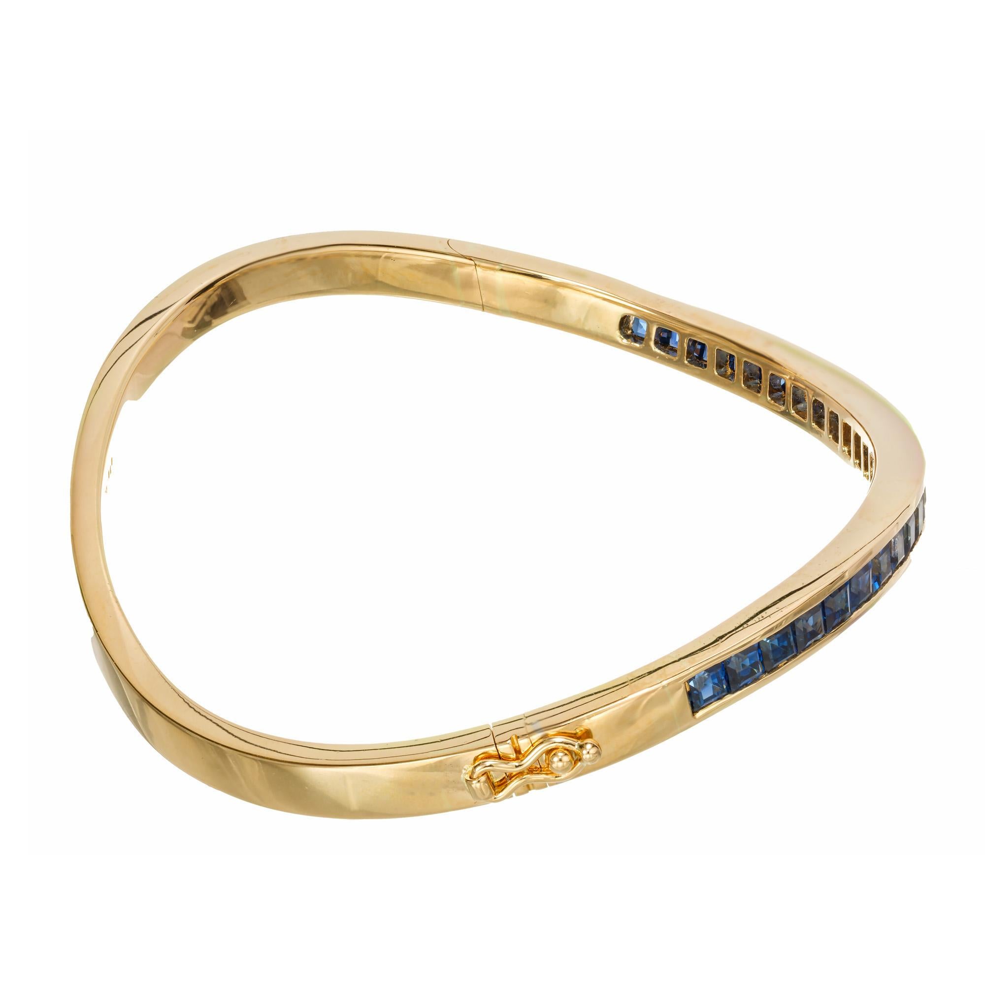 French Cut Oscar Heyman GIA Certified 4.50 Carat Sapphire Yellow Gold Bangle Bracelet For Sale