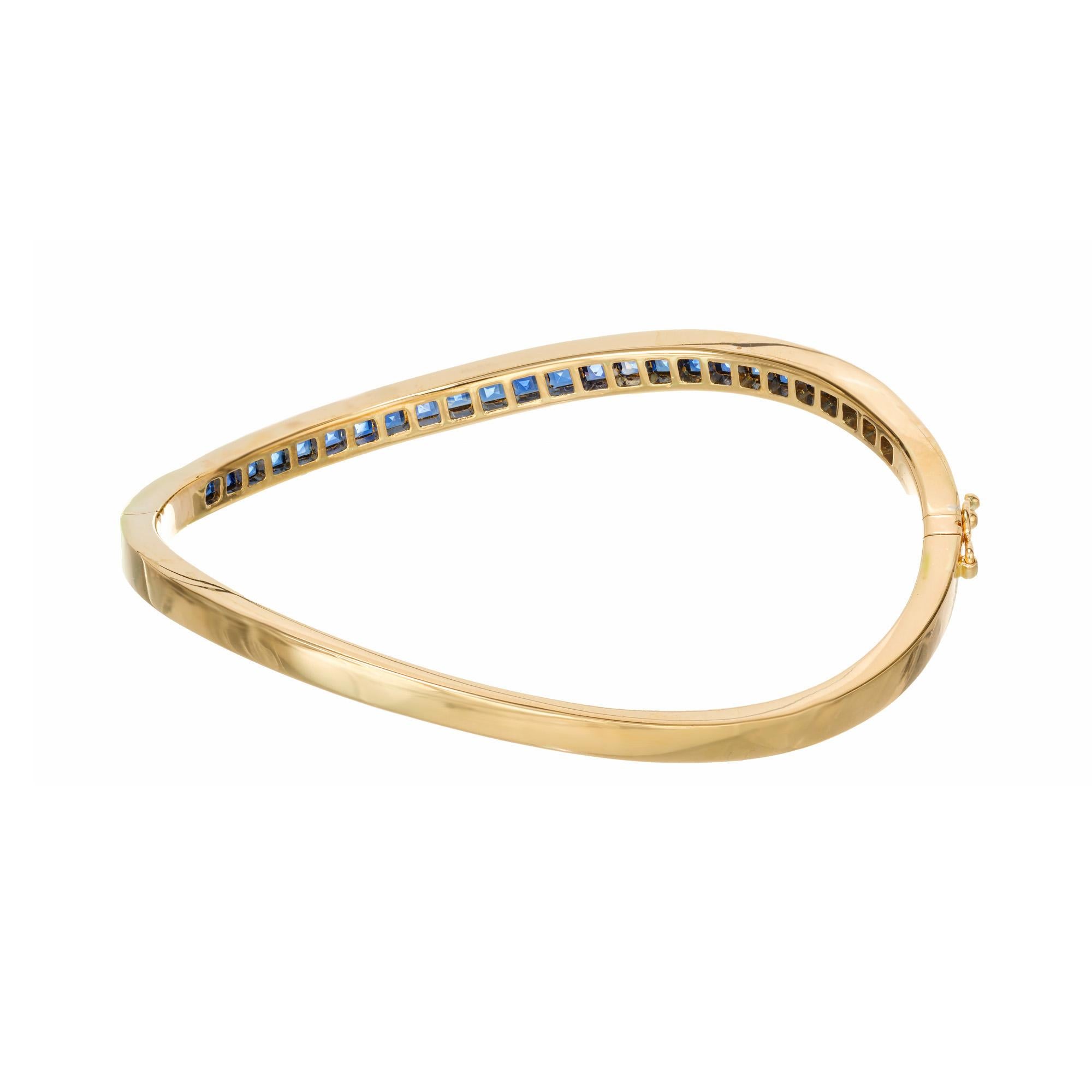 Women's Oscar Heyman GIA Certified 4.50 Carat Sapphire Yellow Gold Bangle Bracelet For Sale