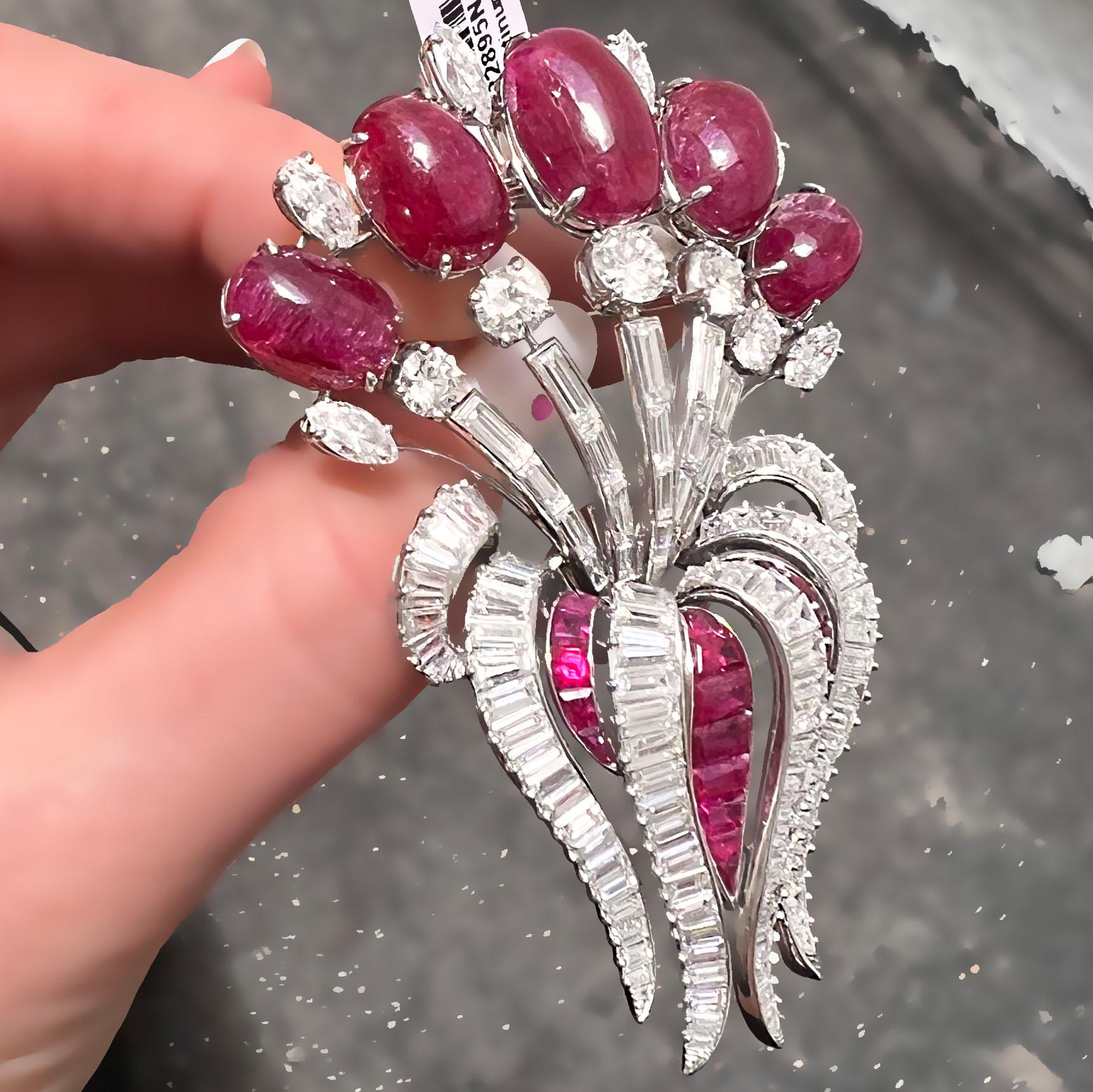 Broche de rubíes y diamantes certificado por el GIA Oscar Heyman Art Decó en venta