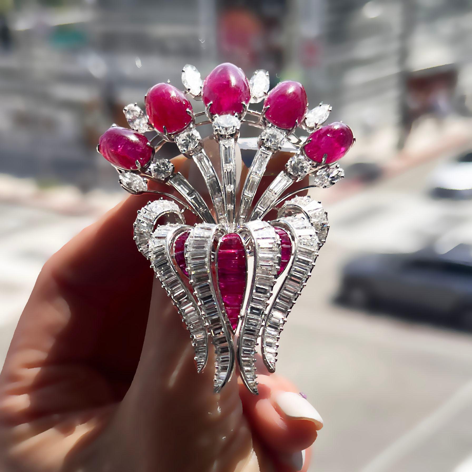 Broche de rubíes y diamantes certificado por el GIA Oscar Heyman Cabujón en venta